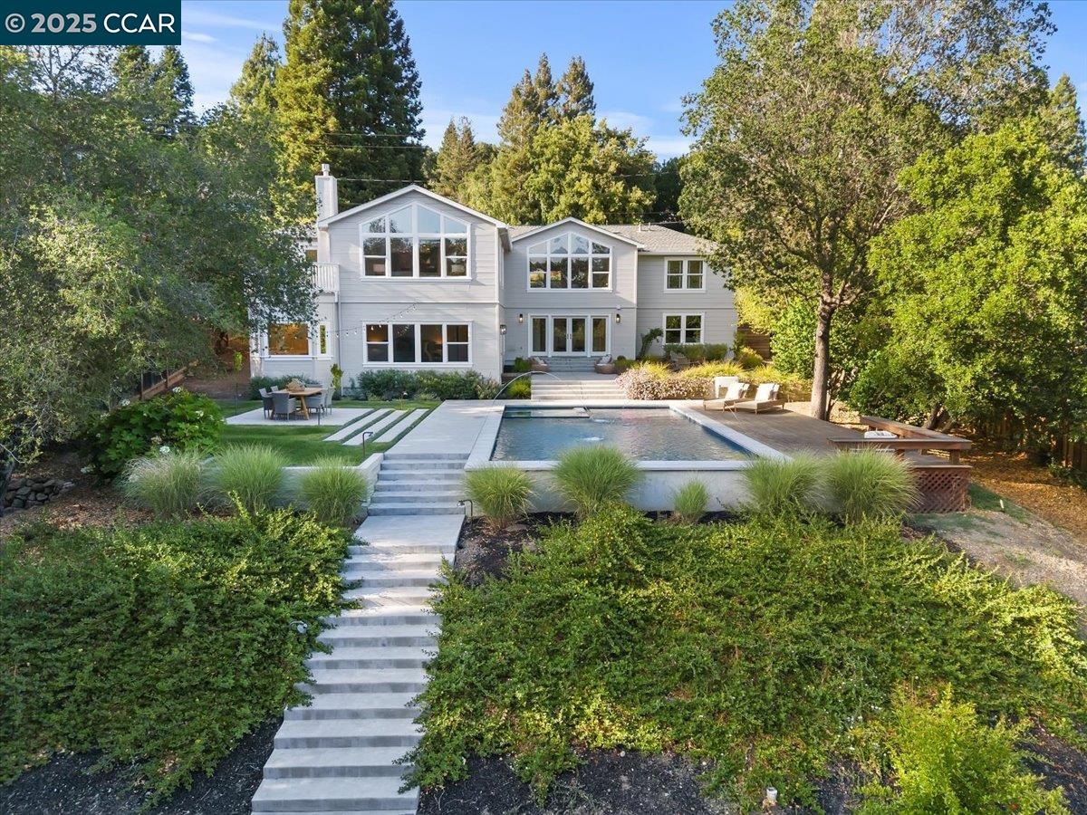 Detail Gallery Image 2 of 44 For 121 Meadow View Rd, Orinda,  CA 94563-3249 - 5 Beds | 3 Baths