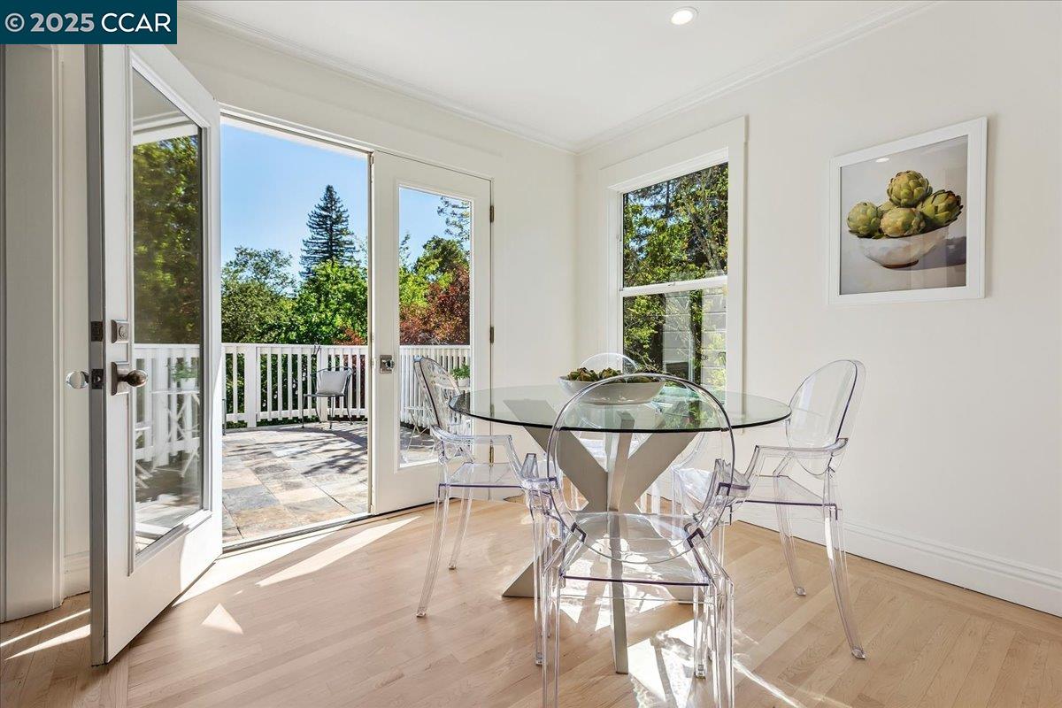 Detail Gallery Image 15 of 44 For 121 Meadow View Rd, Orinda,  CA 94563-3249 - 5 Beds | 3 Baths