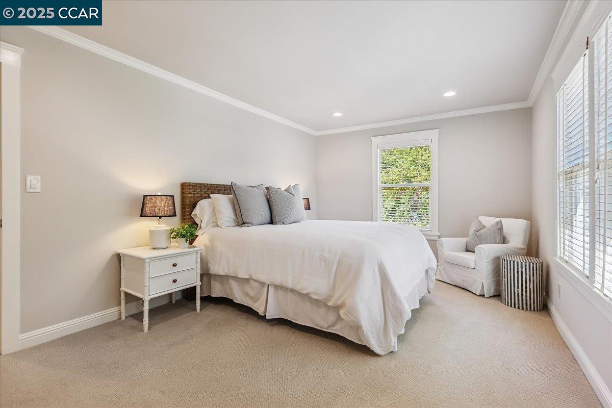 Detail Gallery Image 22 of 44 For 121 Meadow View Rd, Orinda,  CA 94563-3249 - 5 Beds | 3 Baths