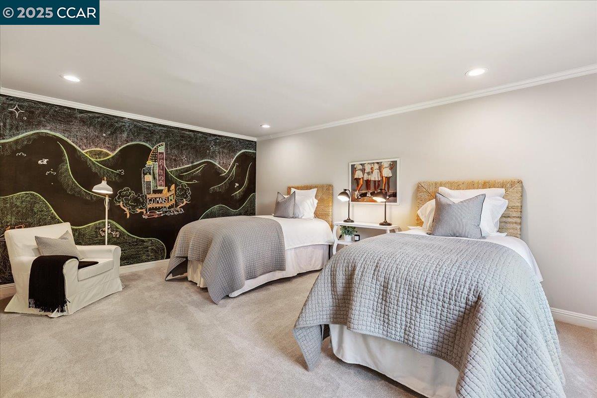 Detail Gallery Image 25 of 44 For 121 Meadow View Rd, Orinda,  CA 94563-3249 - 5 Beds | 3 Baths