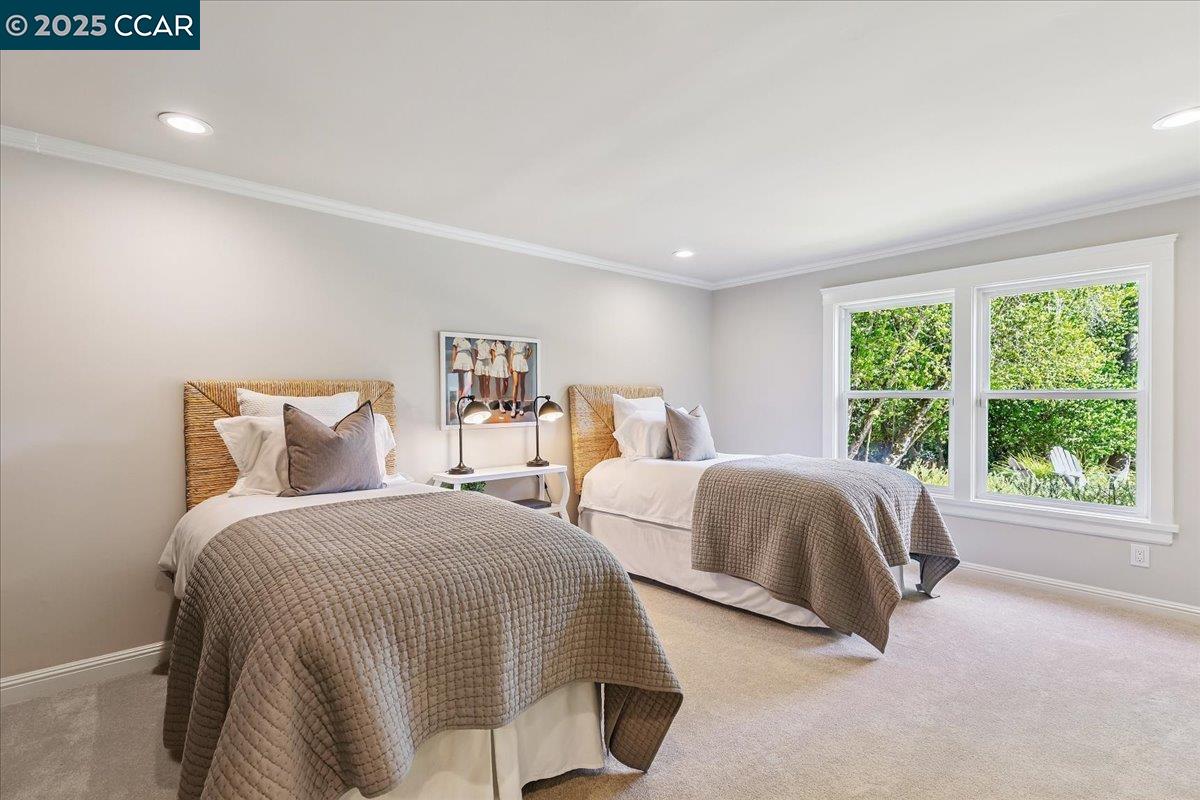 Detail Gallery Image 26 of 44 For 121 Meadow View Rd, Orinda,  CA 94563-3249 - 5 Beds | 3 Baths