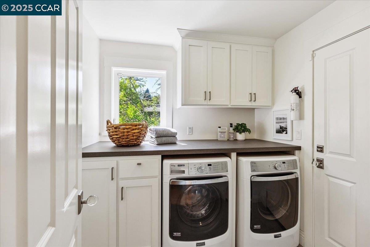 Detail Gallery Image 29 of 44 For 121 Meadow View Rd, Orinda,  CA 94563-3249 - 5 Beds | 3 Baths