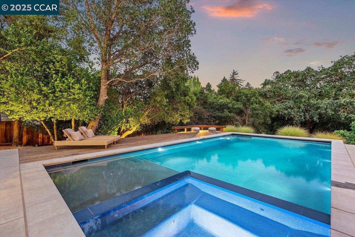 Detail Gallery Image 33 of 44 For 121 Meadow View Rd, Orinda,  CA 94563-3249 - 5 Beds | 3 Baths