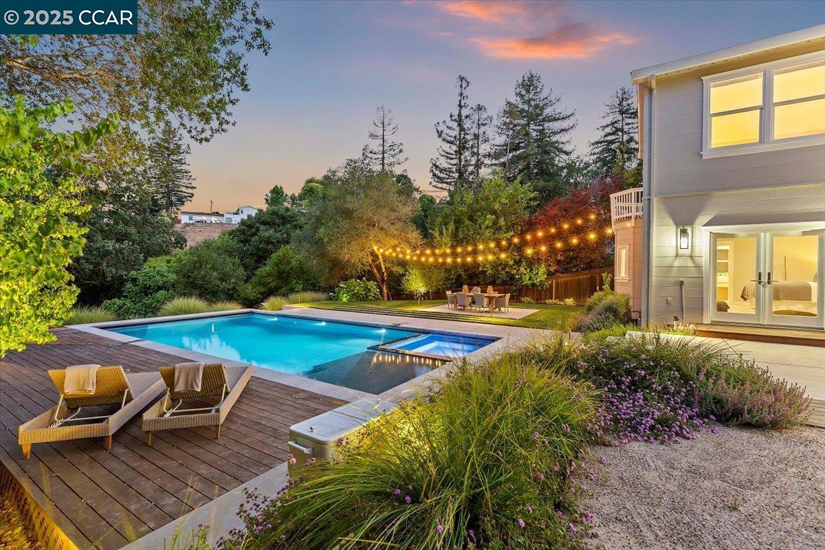 Detail Gallery Image 34 of 44 For 121 Meadow View Rd, Orinda,  CA 94563-3249 - 5 Beds | 3 Baths