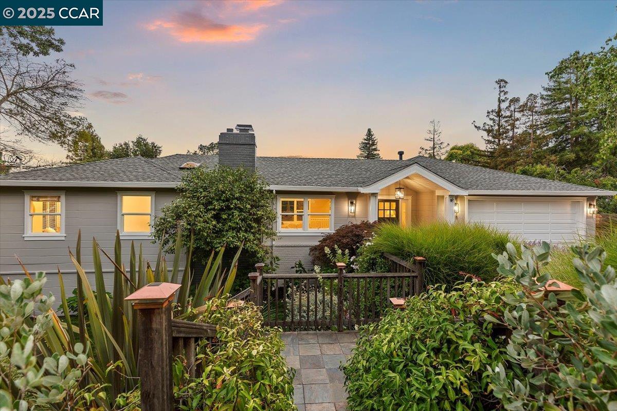 Detail Gallery Image 36 of 44 For 121 Meadow View Rd, Orinda,  CA 94563-3249 - 5 Beds | 3 Baths