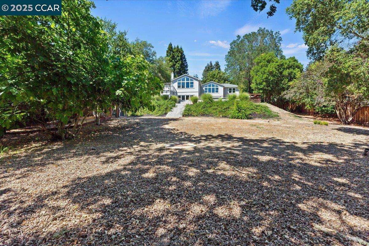 Detail Gallery Image 37 of 44 For 121 Meadow View Rd, Orinda,  CA 94563-3249 - 5 Beds | 3 Baths