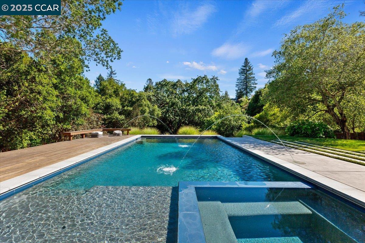 Detail Gallery Image 40 of 44 For 121 Meadow View Rd, Orinda,  CA 94563-3249 - 5 Beds | 3 Baths