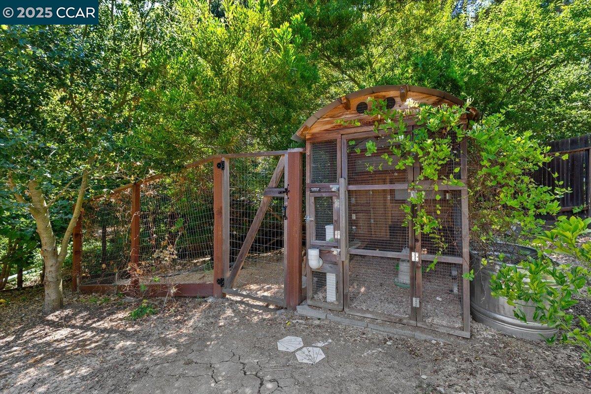 Detail Gallery Image 41 of 44 For 121 Meadow View Rd, Orinda,  CA 94563-3249 - 5 Beds | 3 Baths