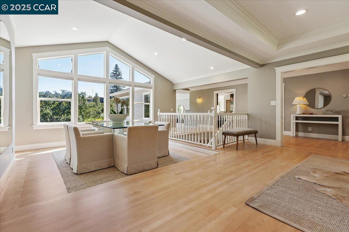 Detail Gallery Image 8 of 44 For 121 Meadow View Rd, Orinda,  CA 94563-3249 - 5 Beds | 3 Baths