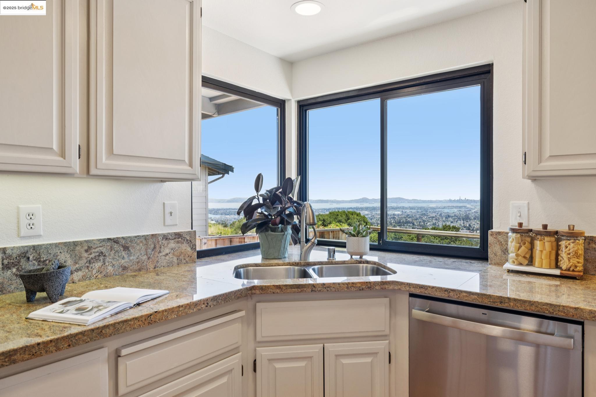 Detail Gallery Image 21 of 58 For 6109 Ridgemont Dr, Oakland,  CA 94619 - 4 Beds | 2/1 Baths
