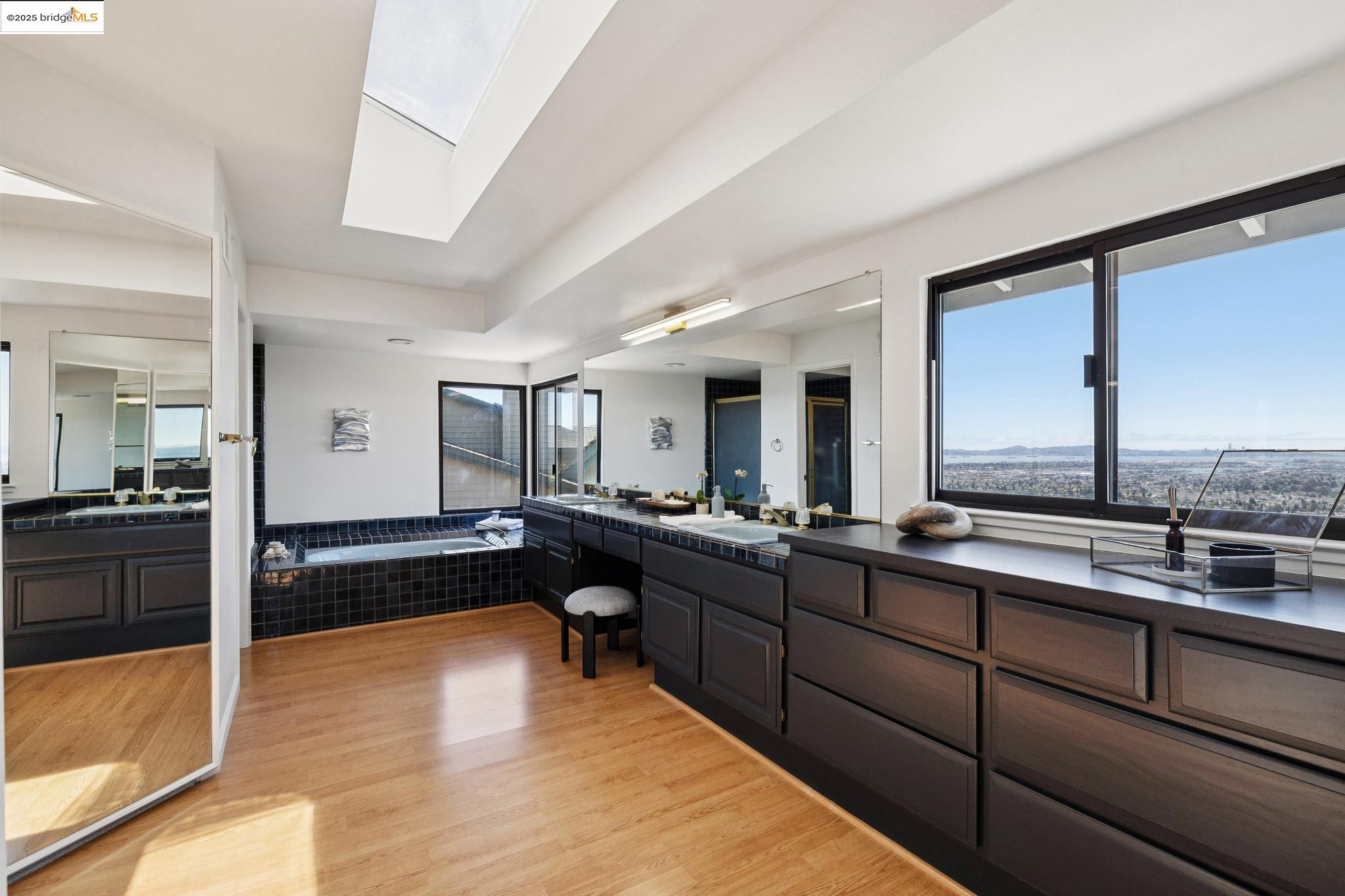 Detail Gallery Image 34 of 58 For 6109 Ridgemont Dr, Oakland,  CA 94619 - 4 Beds | 2/1 Baths