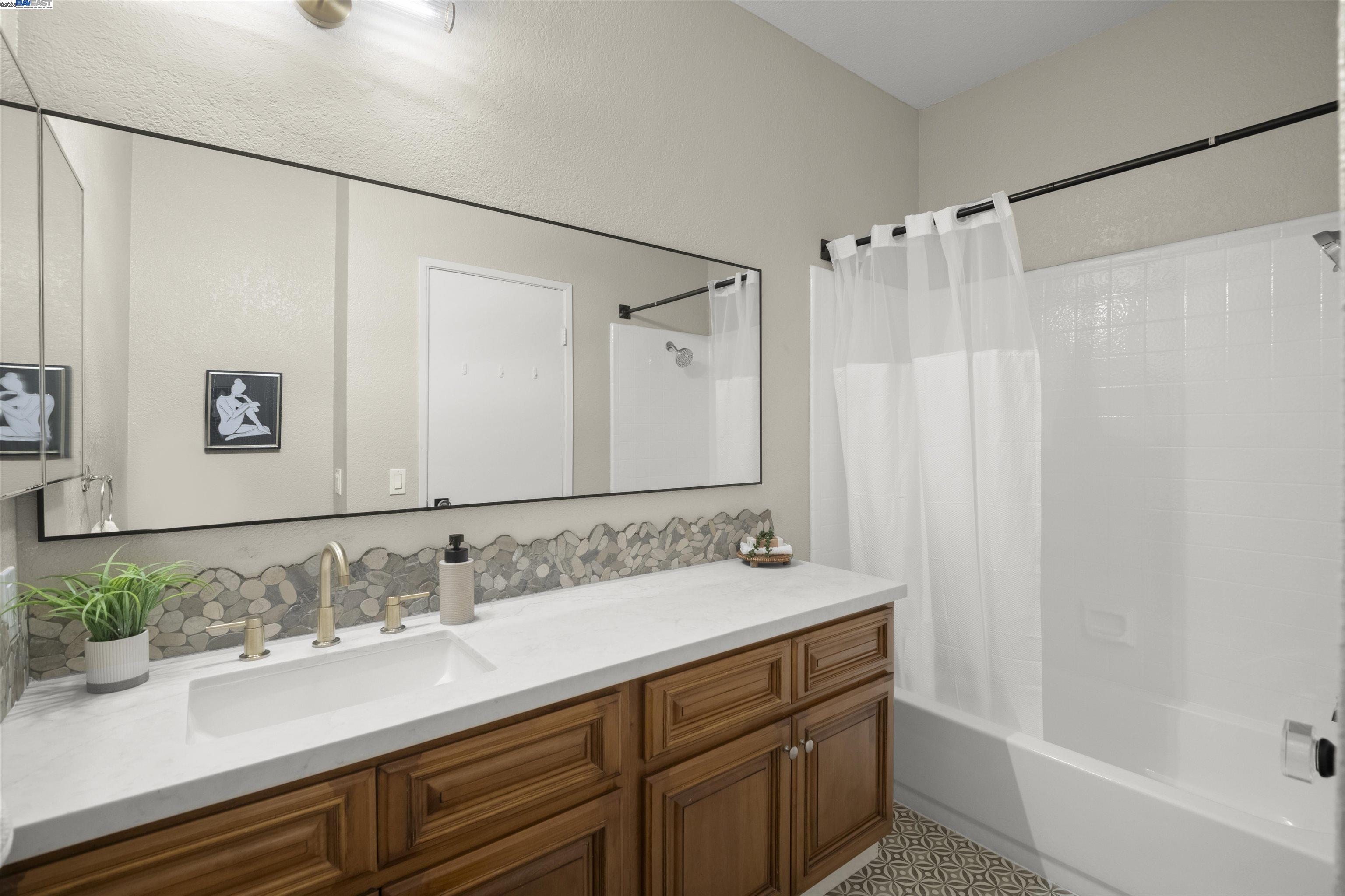 Detail Gallery Image 10 of 16 For 36992 Meadowbrook Cmn #102,  Fremont,  CA 94536 - 1 Beds | 1 Baths