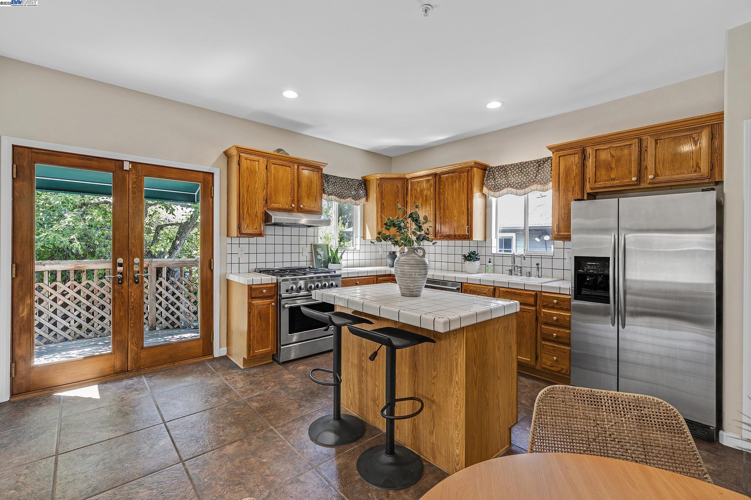 Detail Gallery Image 6 of 20 For 2350 W Avenue 135th, San Leandro,  CA 94577 - – Beds | – Baths