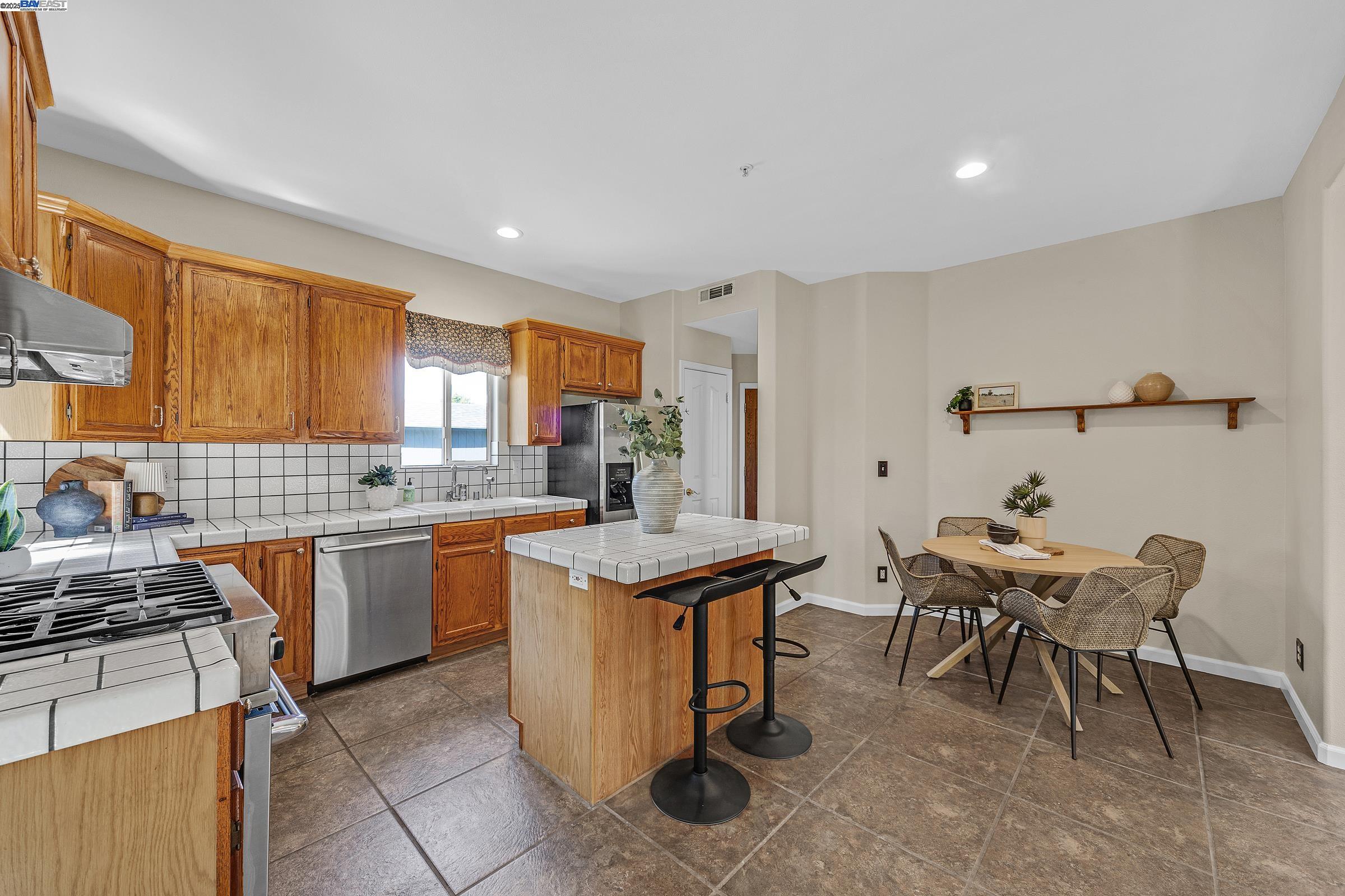 Detail Gallery Image 7 of 20 For 2350 W Avenue 135th, San Leandro,  CA 94577 - – Beds | – Baths