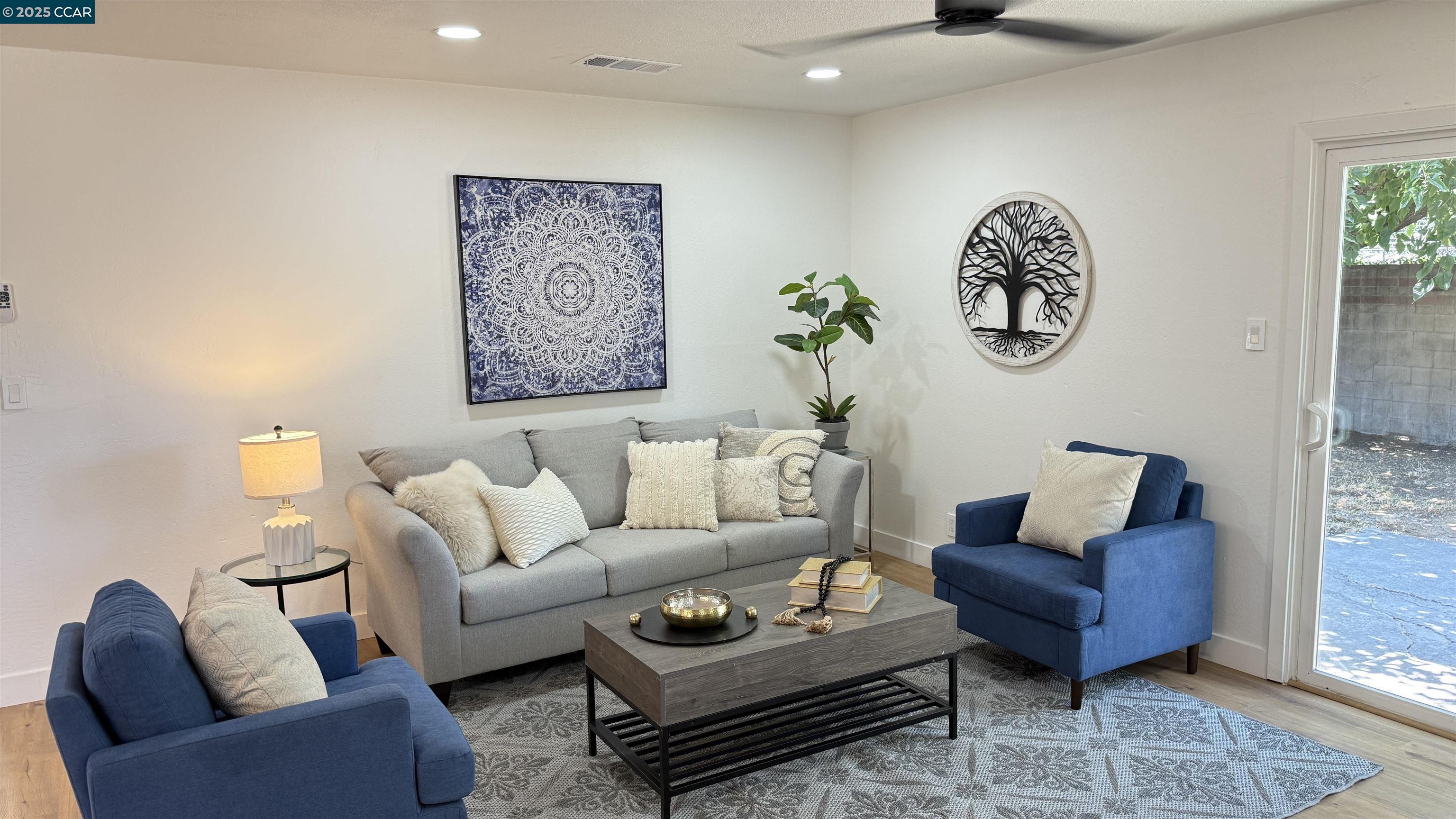 Detail Gallery Image 3 of 29 For 3461 Dormer Avenue, Concord,  CA 94519 - 4 Beds | 2 Baths