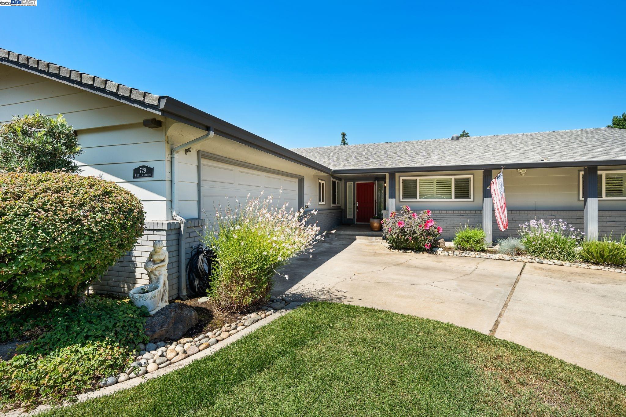 Detail Gallery Image 3 of 31 For 729 S Mills Ave, Lodi,  CA 95242 - 3 Beds | 2 Baths