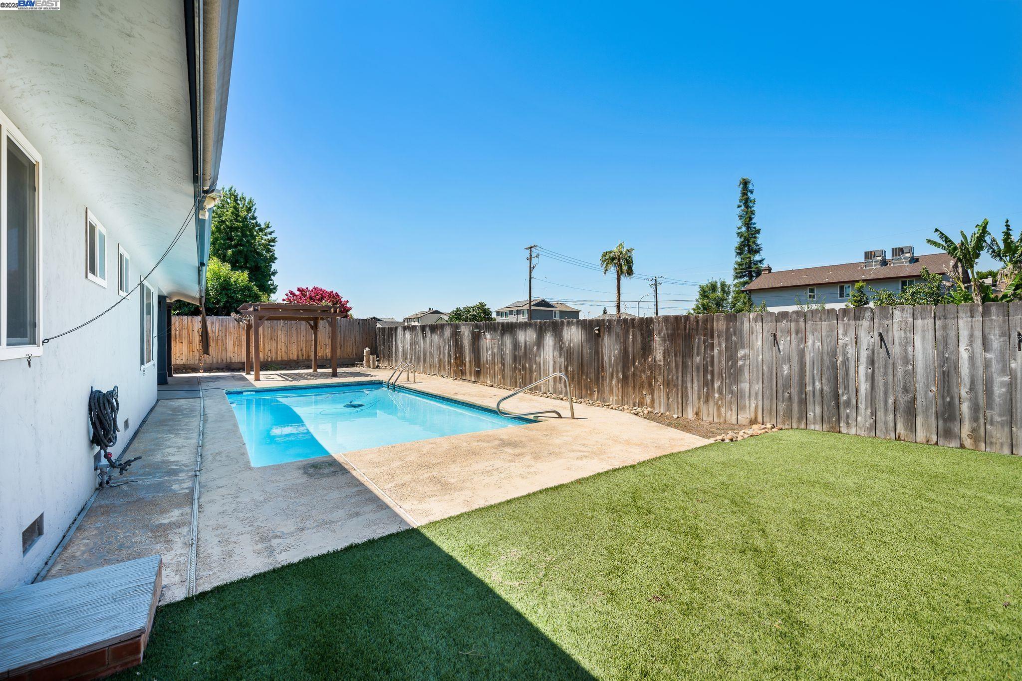 Detail Gallery Image 30 of 31 For 729 S Mills Ave, Lodi,  CA 95242 - 3 Beds | 2 Baths