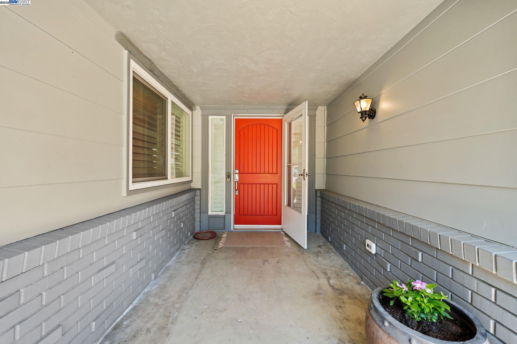 Detail Gallery Image 4 of 31 For 729 S Mills Ave, Lodi,  CA 95242 - 3 Beds | 2 Baths