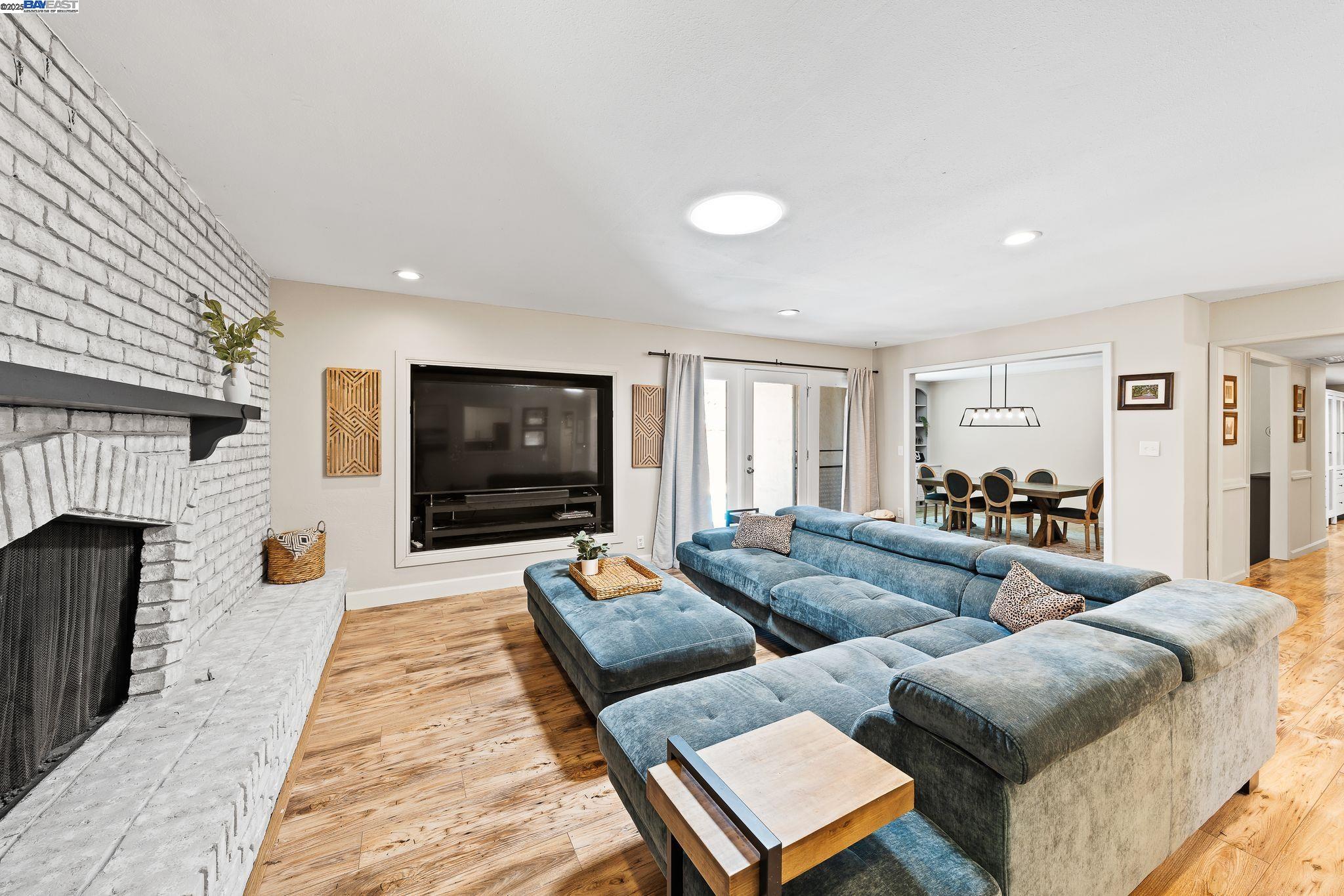 Detail Gallery Image 8 of 31 For 729 S Mills Ave, Lodi,  CA 95242 - 3 Beds | 2 Baths