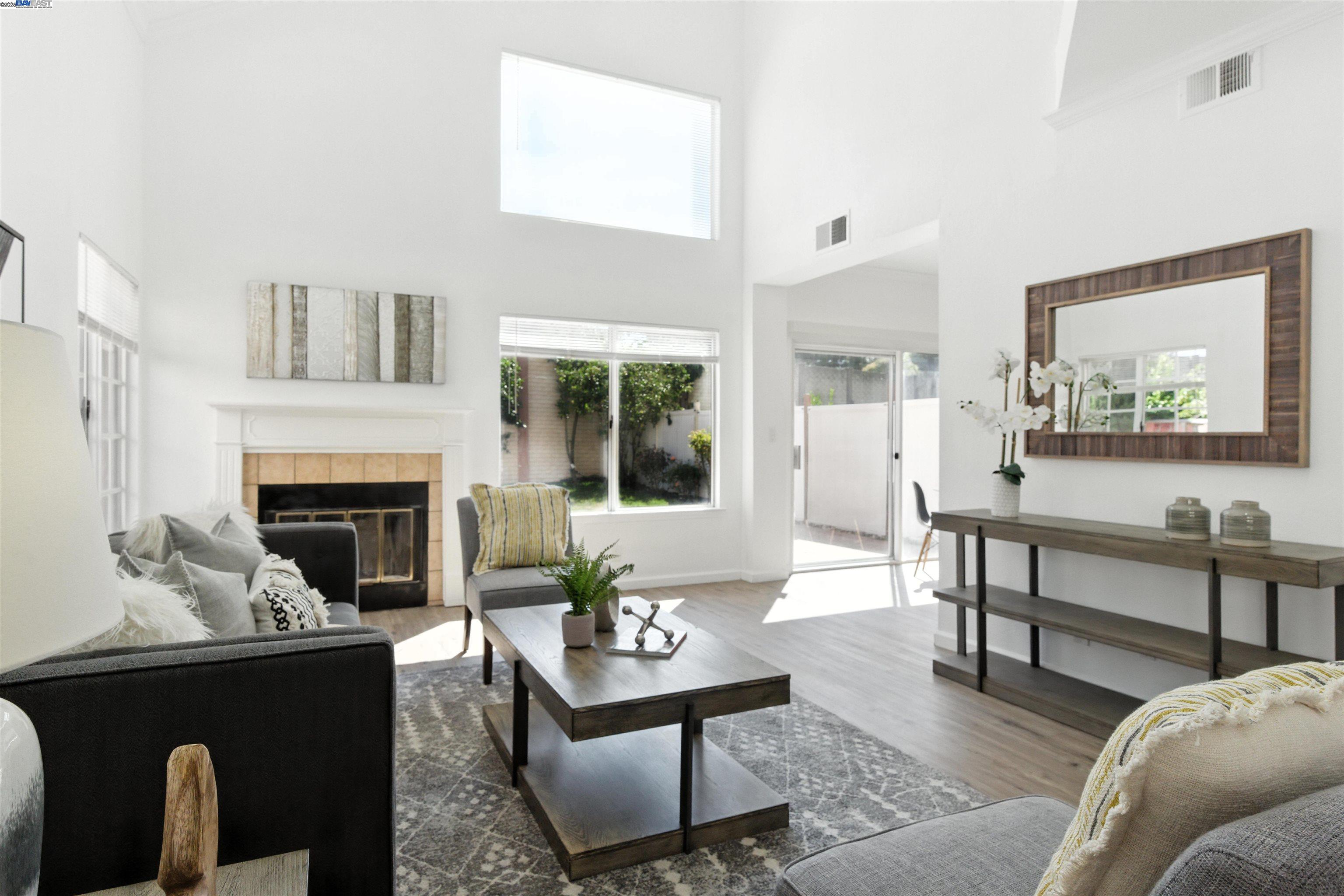 Detail Gallery Image 3 of 30 For 35968 Killorglin Cmn, Fremont,  CA 94536 - 4 Beds | 2/1 Baths