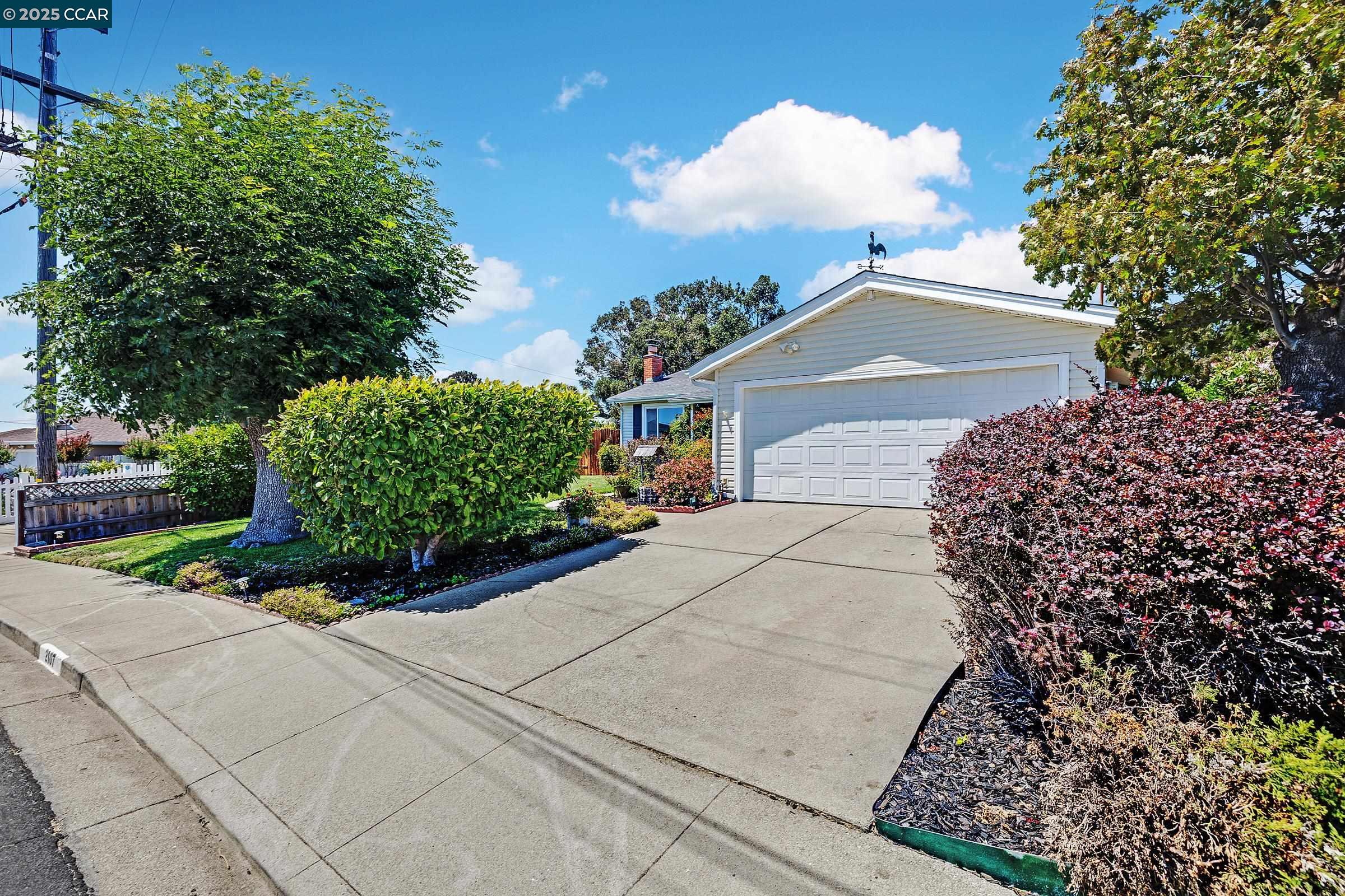 Detail Gallery Image 1 of 28 For 2107 Murphy Dr, San Pablo,  CA 94806 - 4 Beds | 2 Baths
