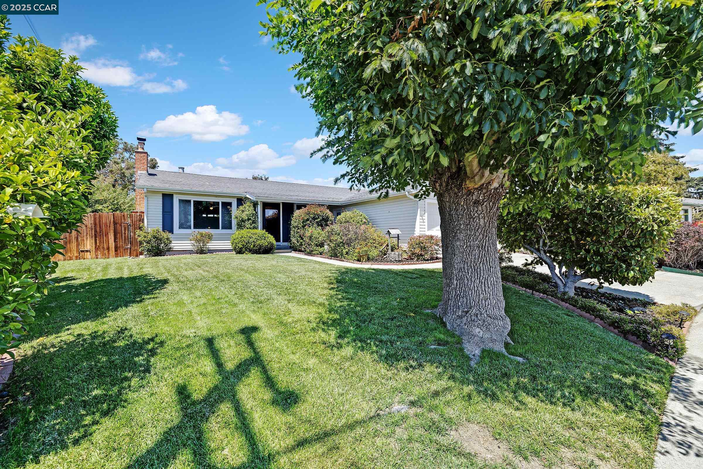 Detail Gallery Image 2 of 28 For 2107 Murphy Dr, San Pablo,  CA 94806 - 4 Beds | 2 Baths