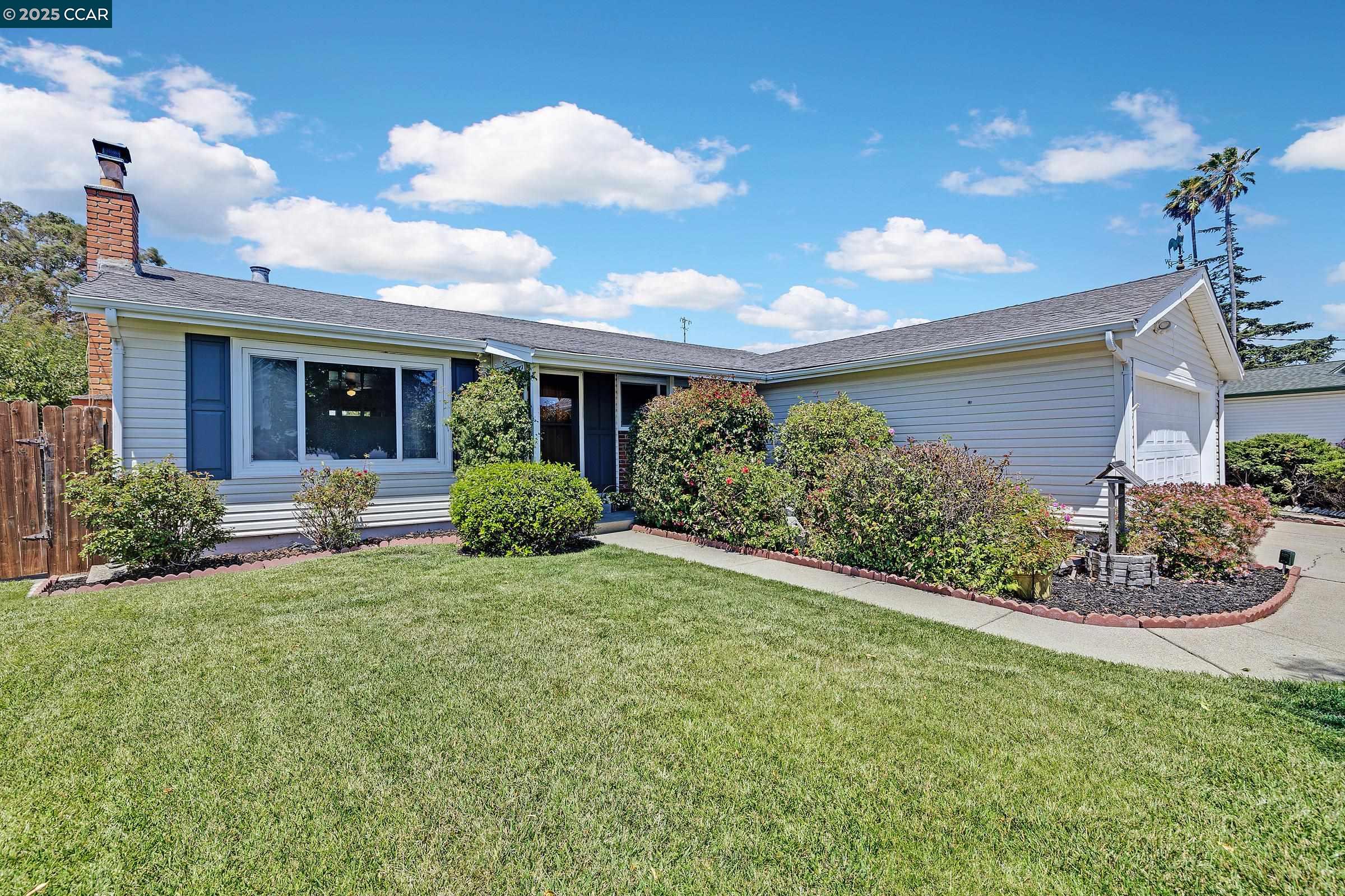 Detail Gallery Image 3 of 28 For 2107 Murphy Dr, San Pablo,  CA 94806 - 4 Beds | 2 Baths