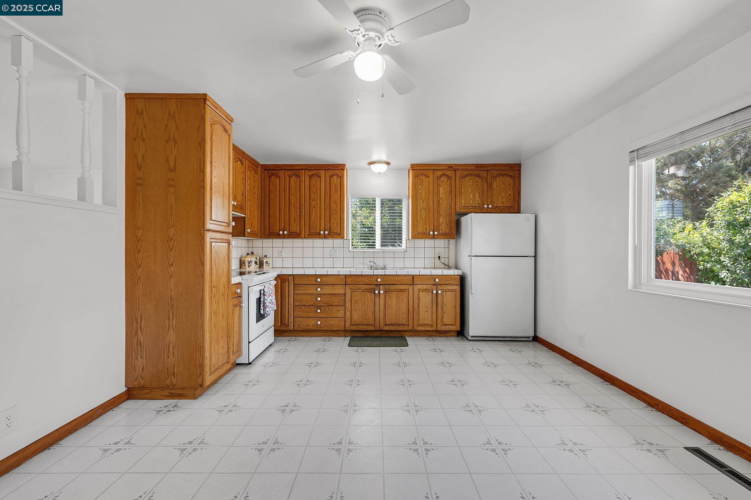 Detail Gallery Image 8 of 28 For 2107 Murphy Dr, San Pablo,  CA 94806 - 4 Beds | 2 Baths
