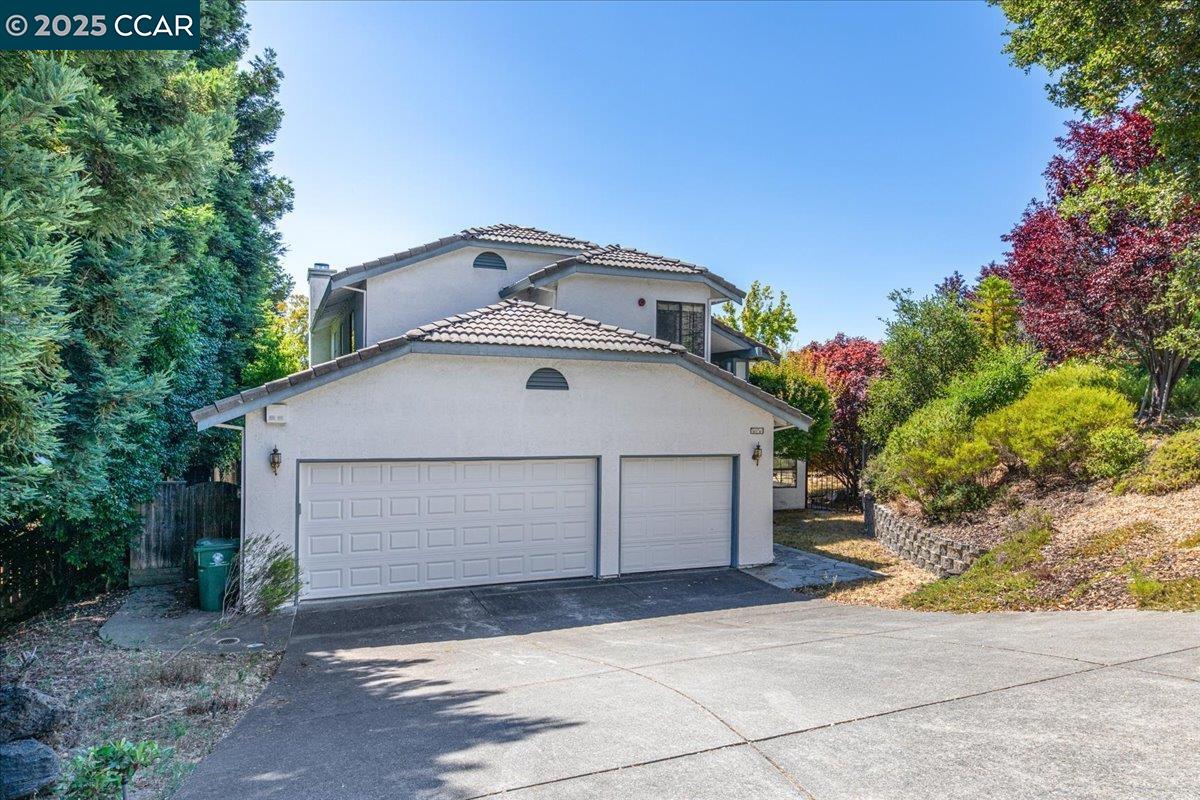 Detail Gallery Image 2 of 34 For 2641 Lucas Ave, Pinole,  CA 94564 - 4 Beds | 3 Baths