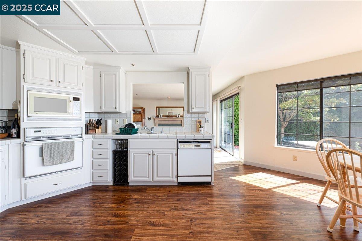 Detail Gallery Image 12 of 34 For 2641 Lucas Ave, Pinole,  CA 94564 - 4 Beds | 3 Baths
