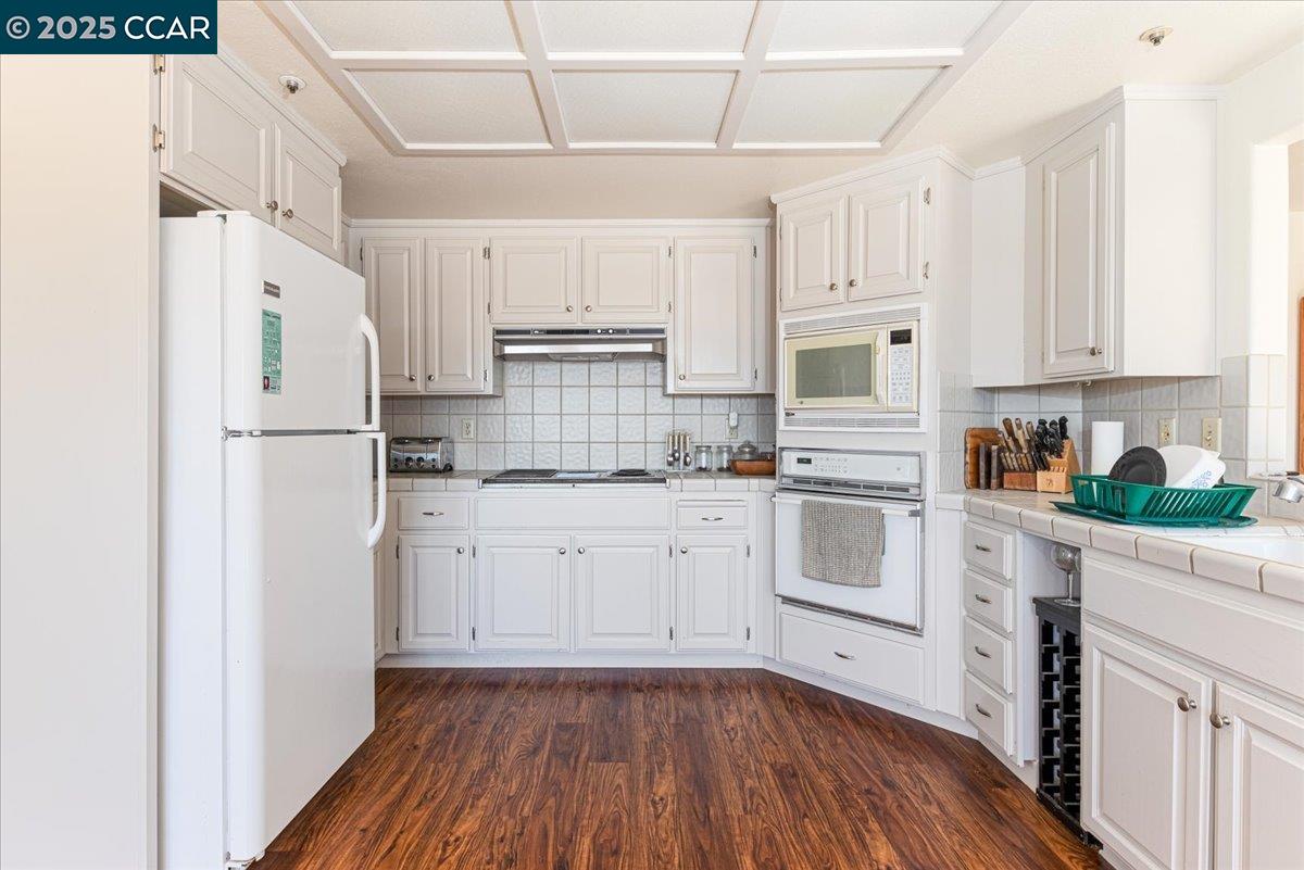 Detail Gallery Image 13 of 34 For 2641 Lucas Ave, Pinole,  CA 94564 - 4 Beds | 3 Baths