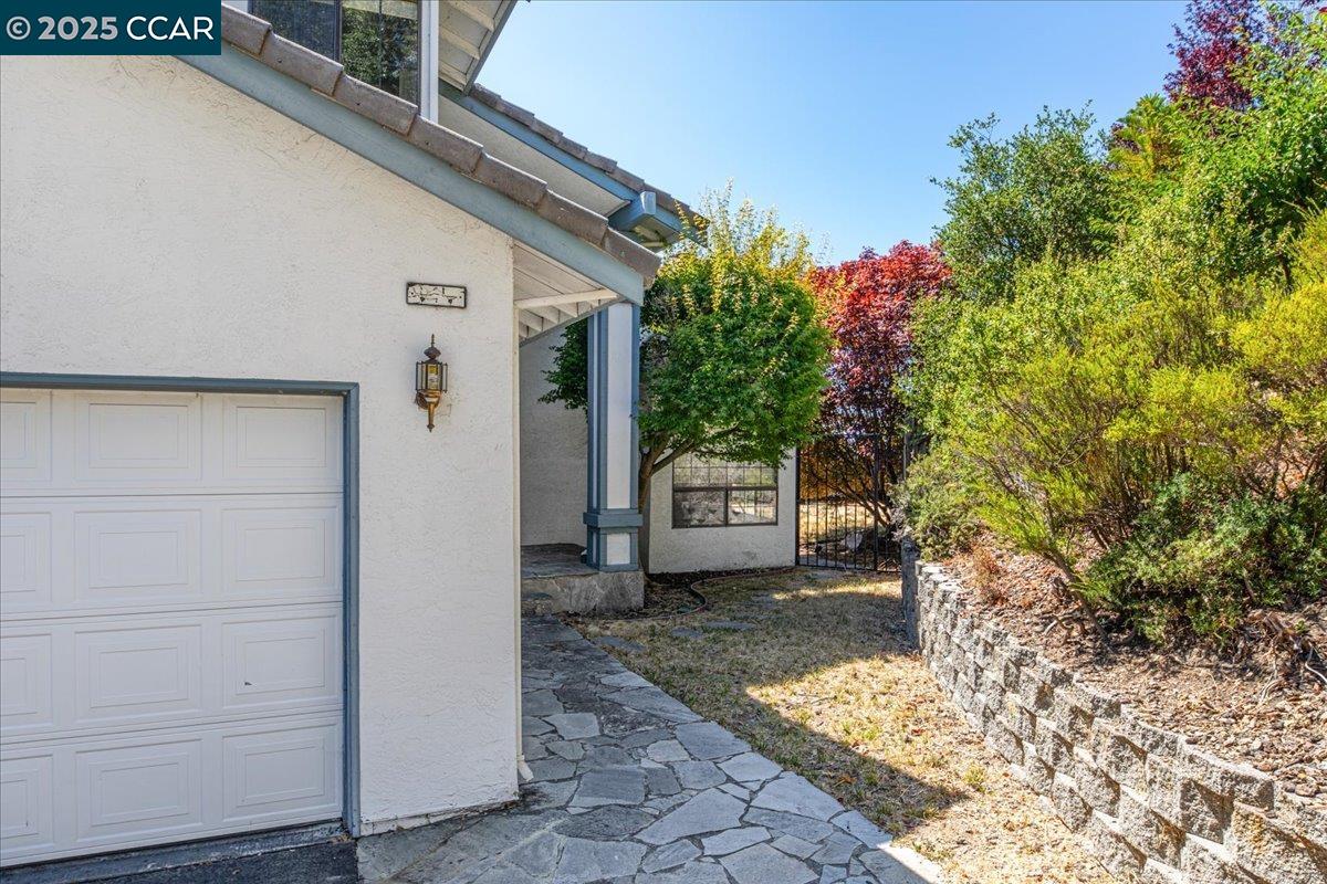 Detail Gallery Image 3 of 34 For 2641 Lucas Ave, Pinole,  CA 94564 - 4 Beds | 3 Baths