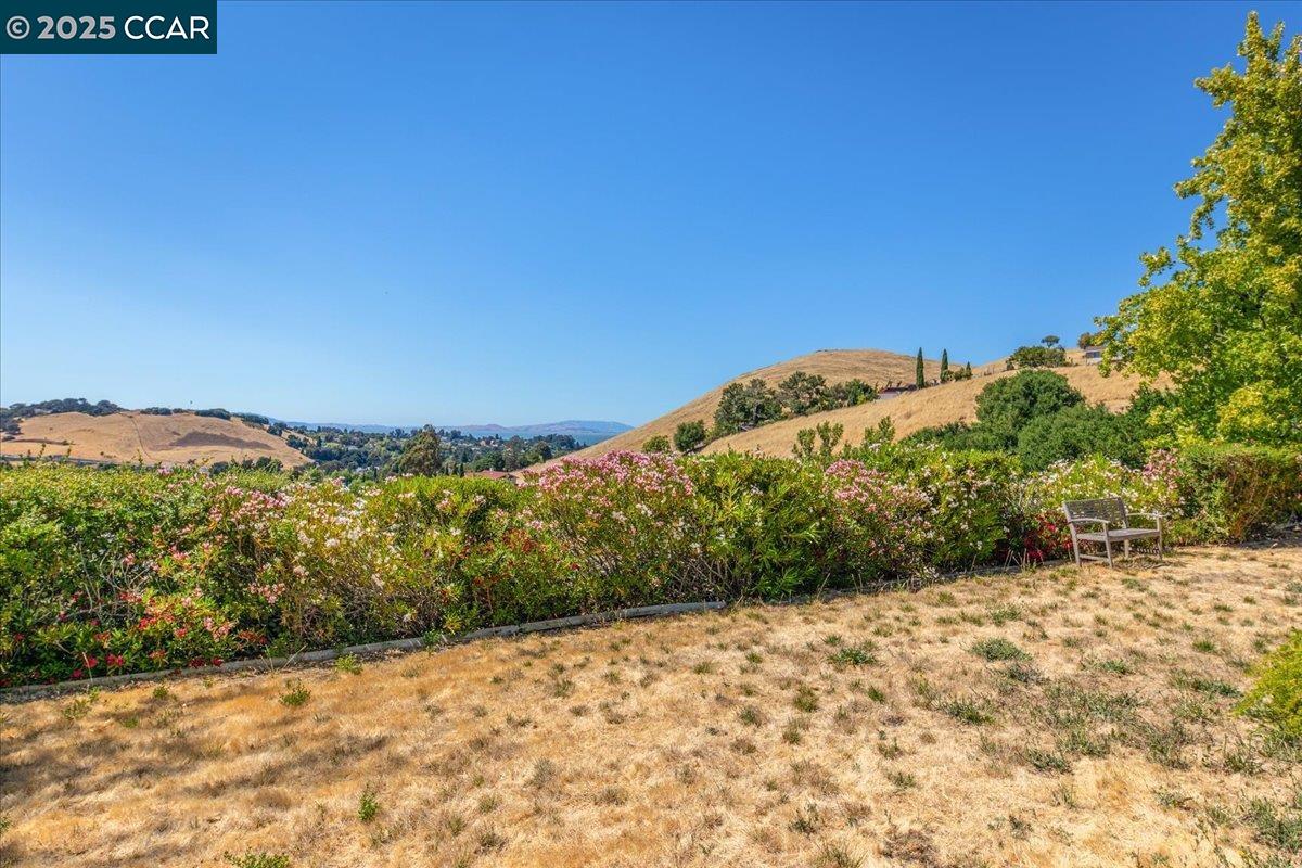 Detail Gallery Image 32 of 34 For 2641 Lucas Ave, Pinole,  CA 94564 - 4 Beds | 3 Baths