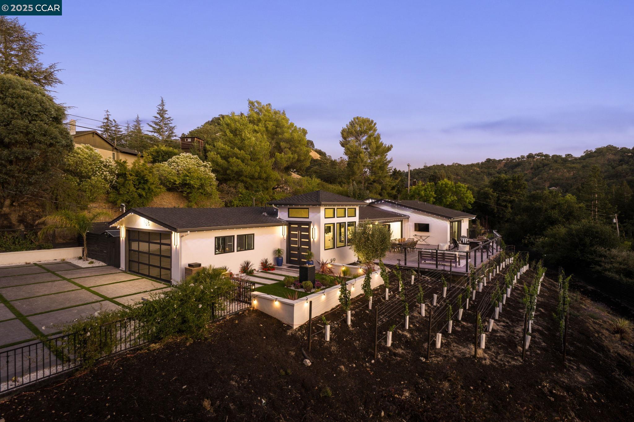 Detail Gallery Image 14 of 60 For 128 Castle Crest Rd, Alamo,  CA 94507 - 6 Beds | 5/1 Baths