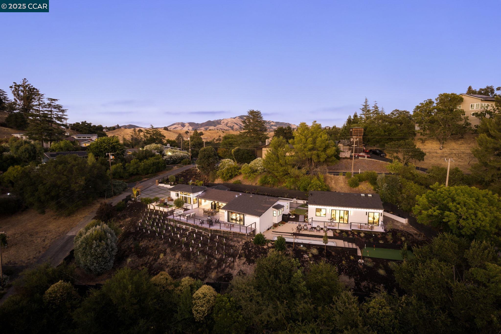 Detail Gallery Image 15 of 60 For 128 Castle Crest Rd, Alamo,  CA 94507 - 6 Beds | 5/1 Baths