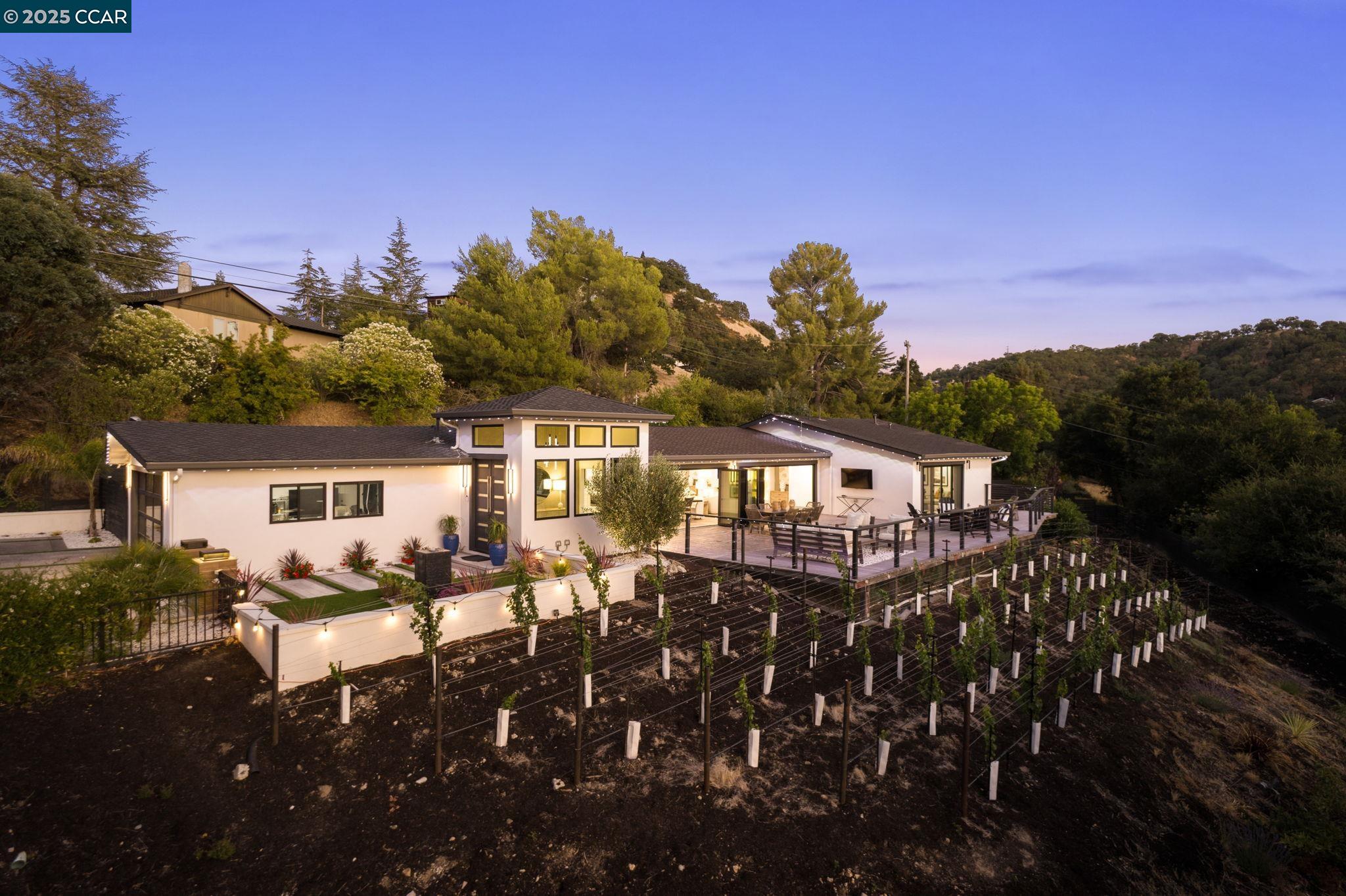 Detail Gallery Image 16 of 60 For 128 Castle Crest Rd, Alamo,  CA 94507 - 6 Beds | 5/1 Baths
