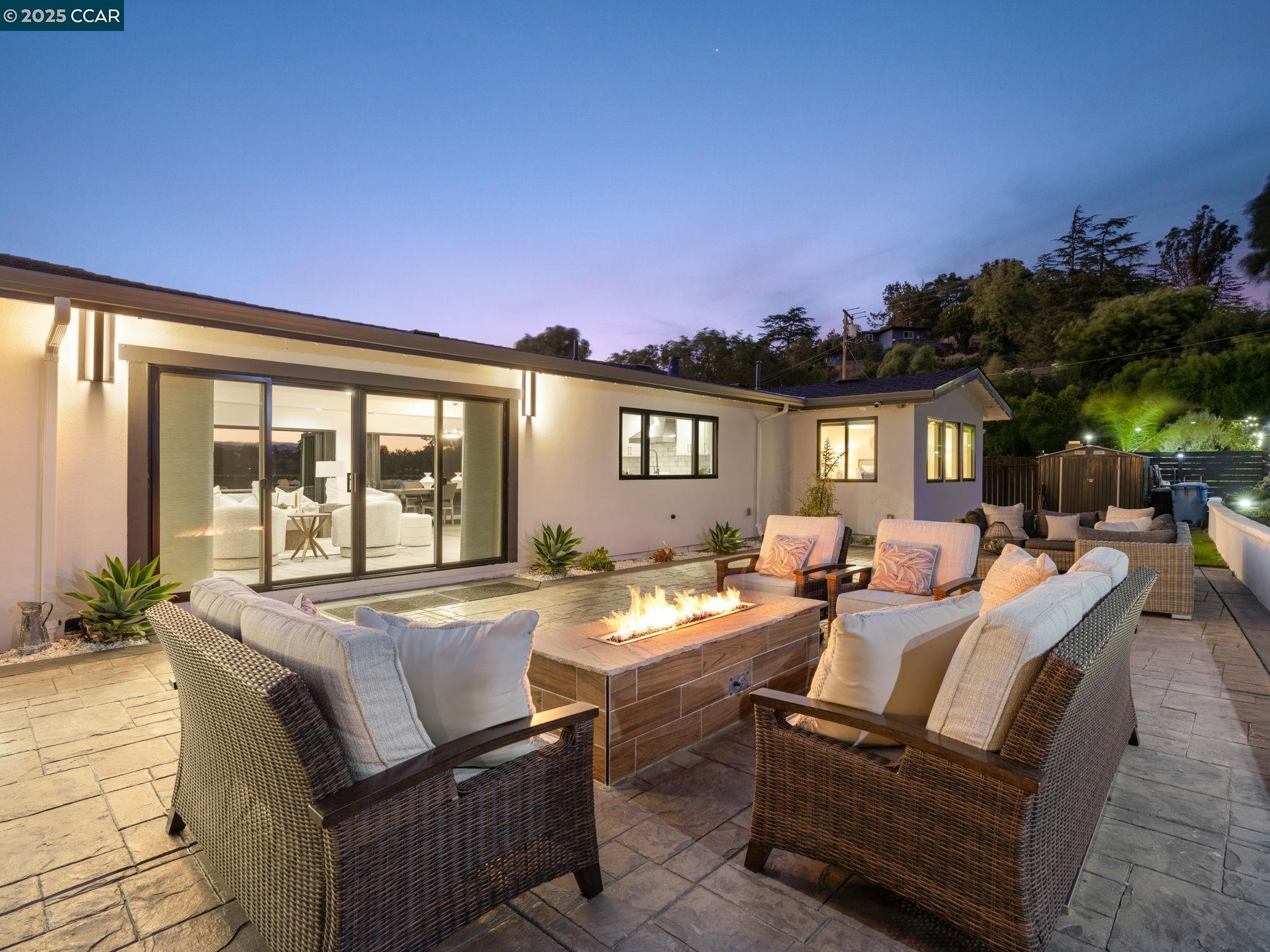Detail Gallery Image 3 of 60 For 128 Castle Crest Rd, Alamo,  CA 94507 - 6 Beds | 5/1 Baths
