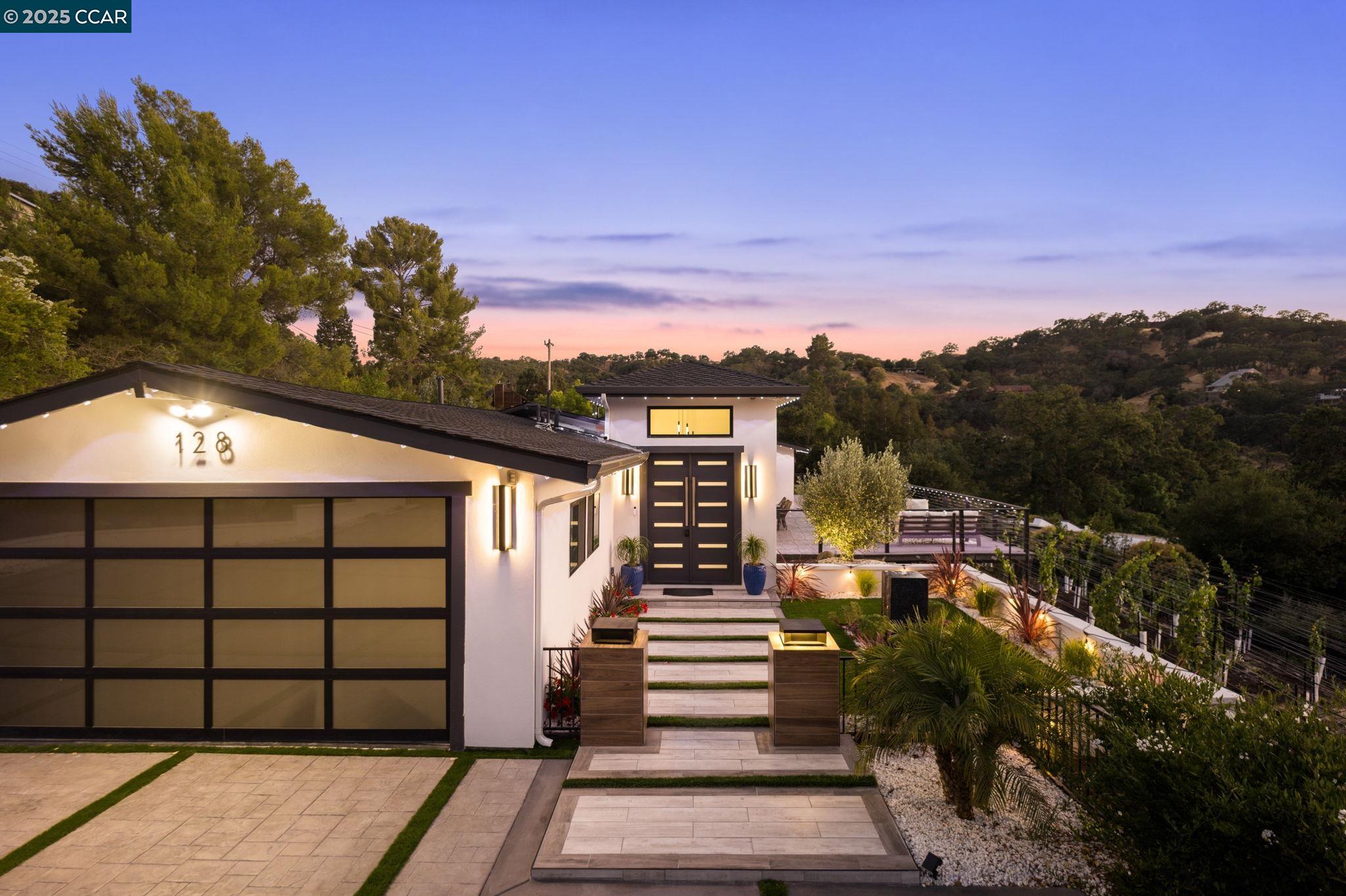 Detail Gallery Image 6 of 60 For 128 Castle Crest Rd, Alamo,  CA 94507 - 6 Beds | 5/1 Baths