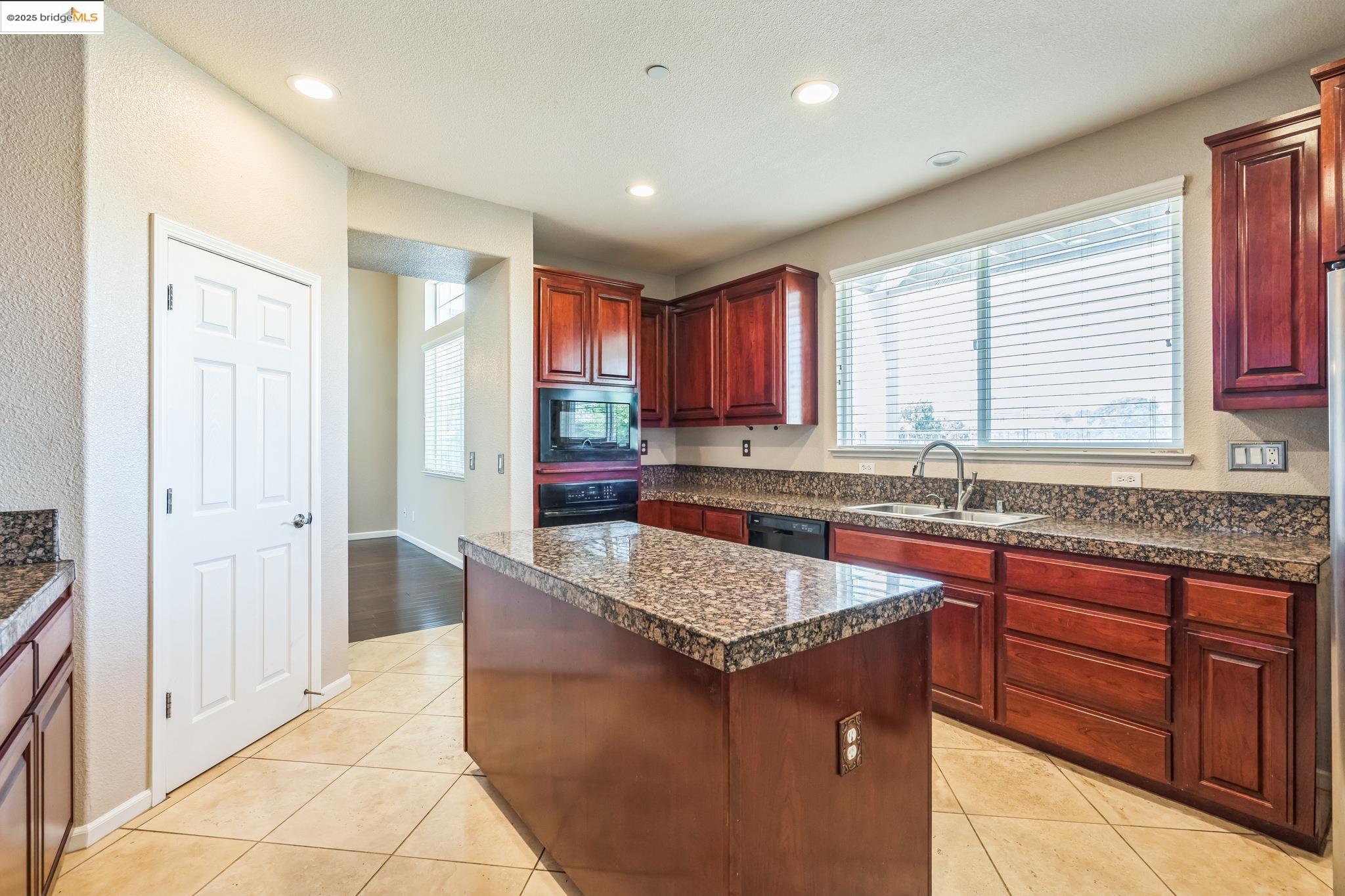 Detail Gallery Image 8 of 29 For 2665 Torrey Pines Dr, Brentwood,  CA 94513 - 4 Beds | 3 Baths
