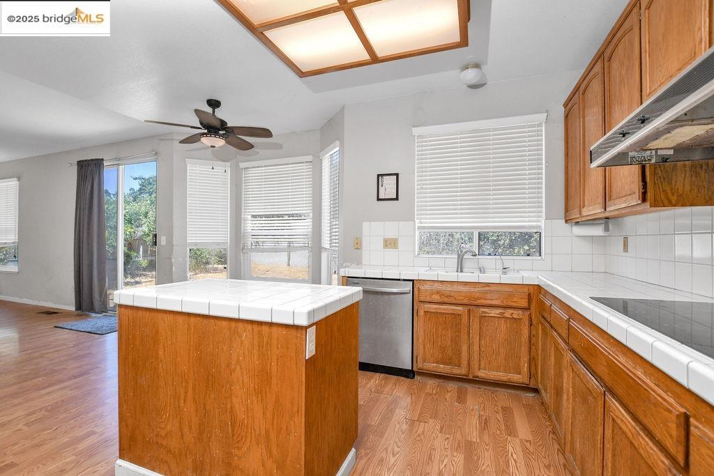 Detail Gallery Image 11 of 27 For 377 Madrone Pl, Brentwood,  CA 94513 - 4 Beds | 2/1 Baths