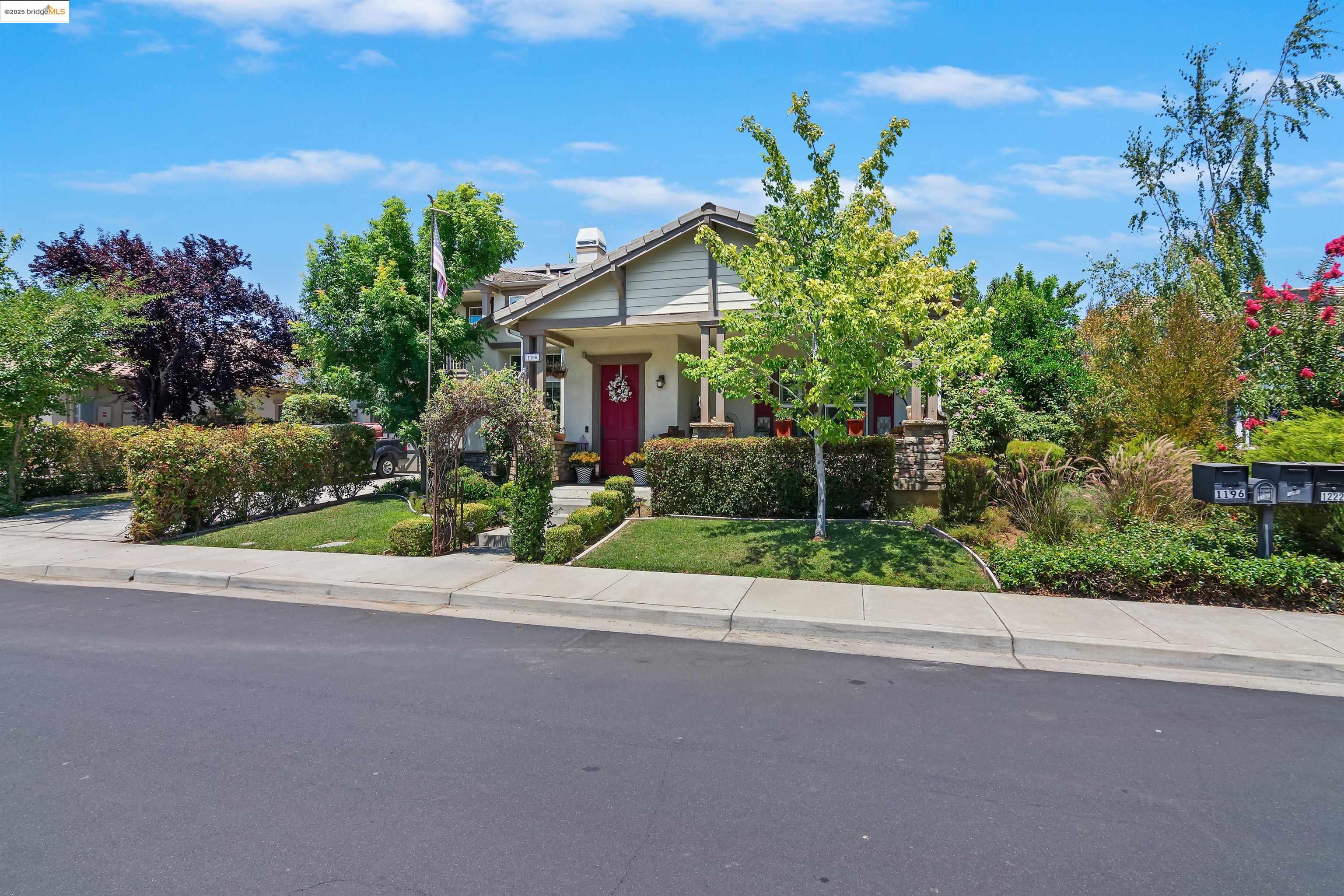 Detail Gallery Image 2 of 60 For 1196 Holsapple Way, Brentwood,  CA 94513 - 4 Beds | 3/1 Baths
