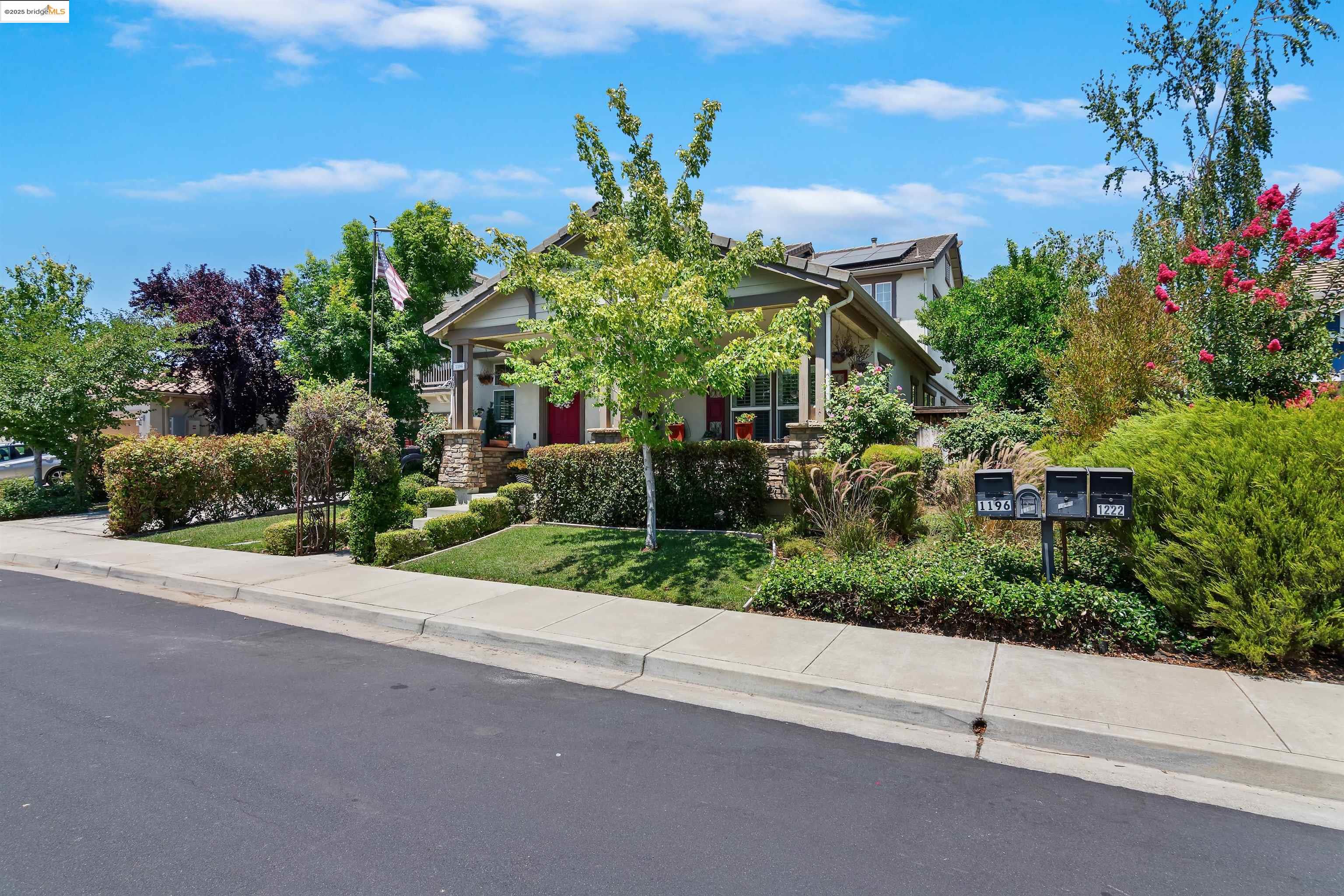 Detail Gallery Image 4 of 60 For 1196 Holsapple Way, Brentwood,  CA 94513 - 4 Beds | 3/1 Baths