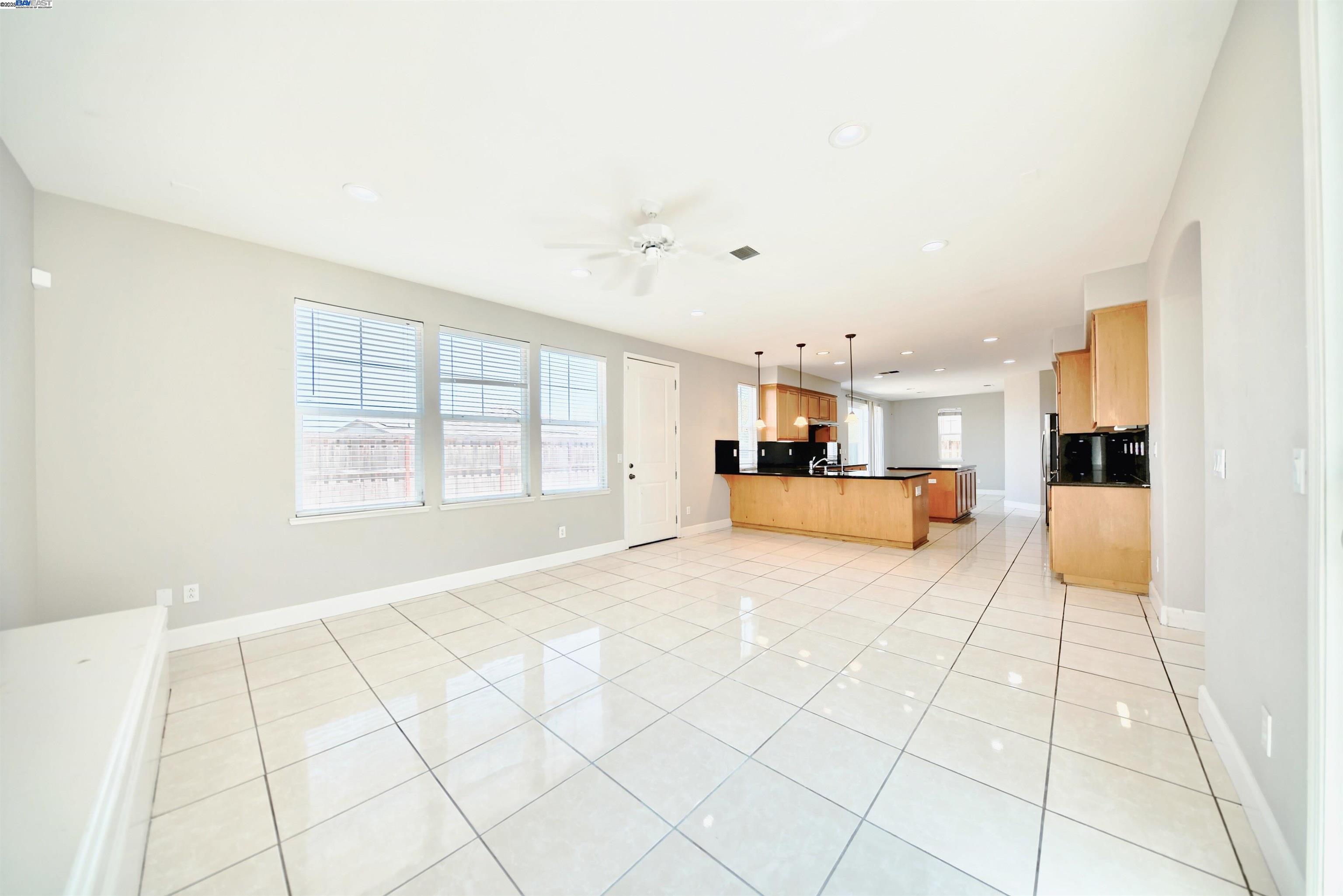 Detail Gallery Image 11 of 37 For 1069 Dry Creek Ct, Lathrop,  CA 95330 - 5 Beds | 3/1 Baths