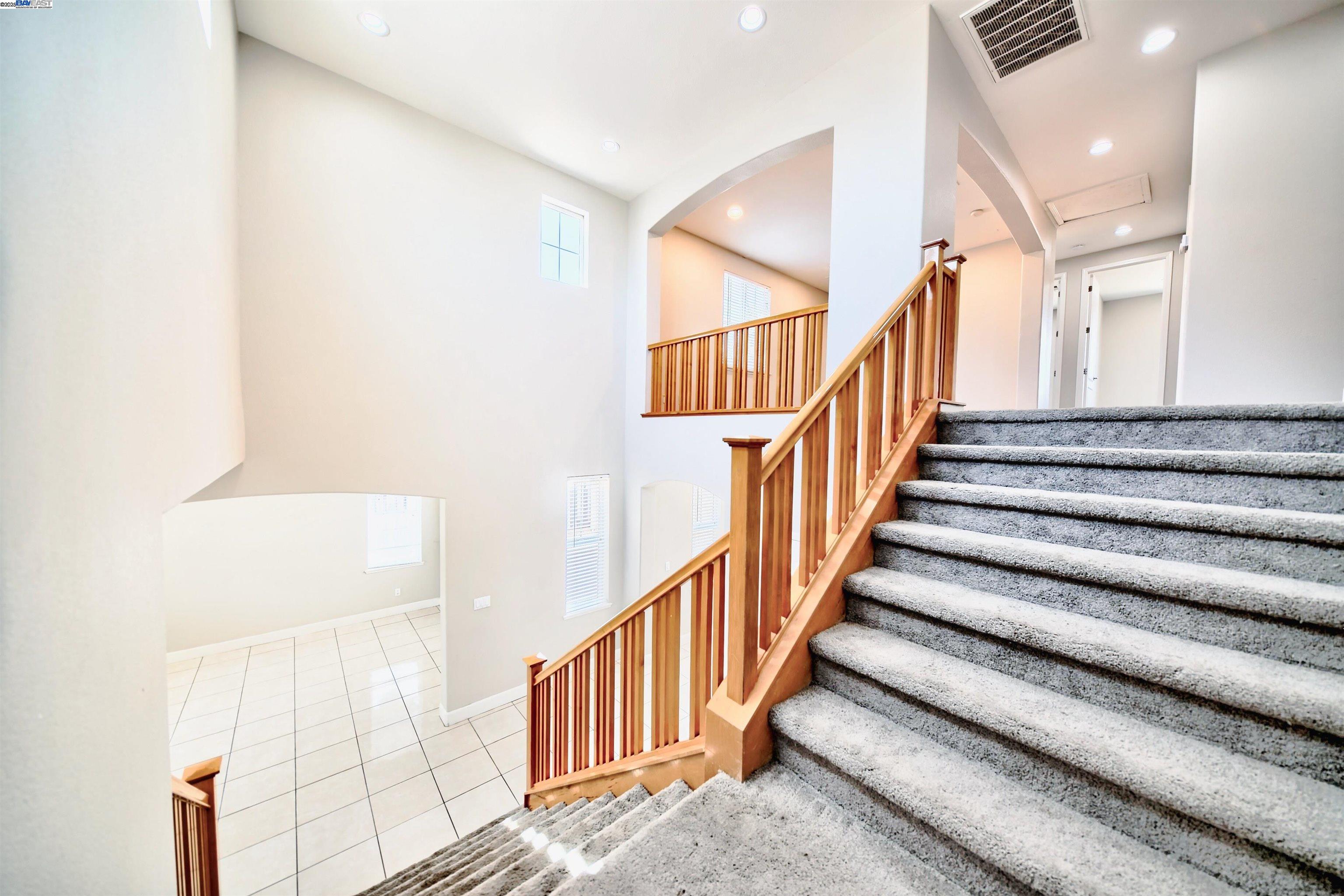 Detail Gallery Image 20 of 37 For 1069 Dry Creek Ct, Lathrop,  CA 95330 - 5 Beds | 3/1 Baths