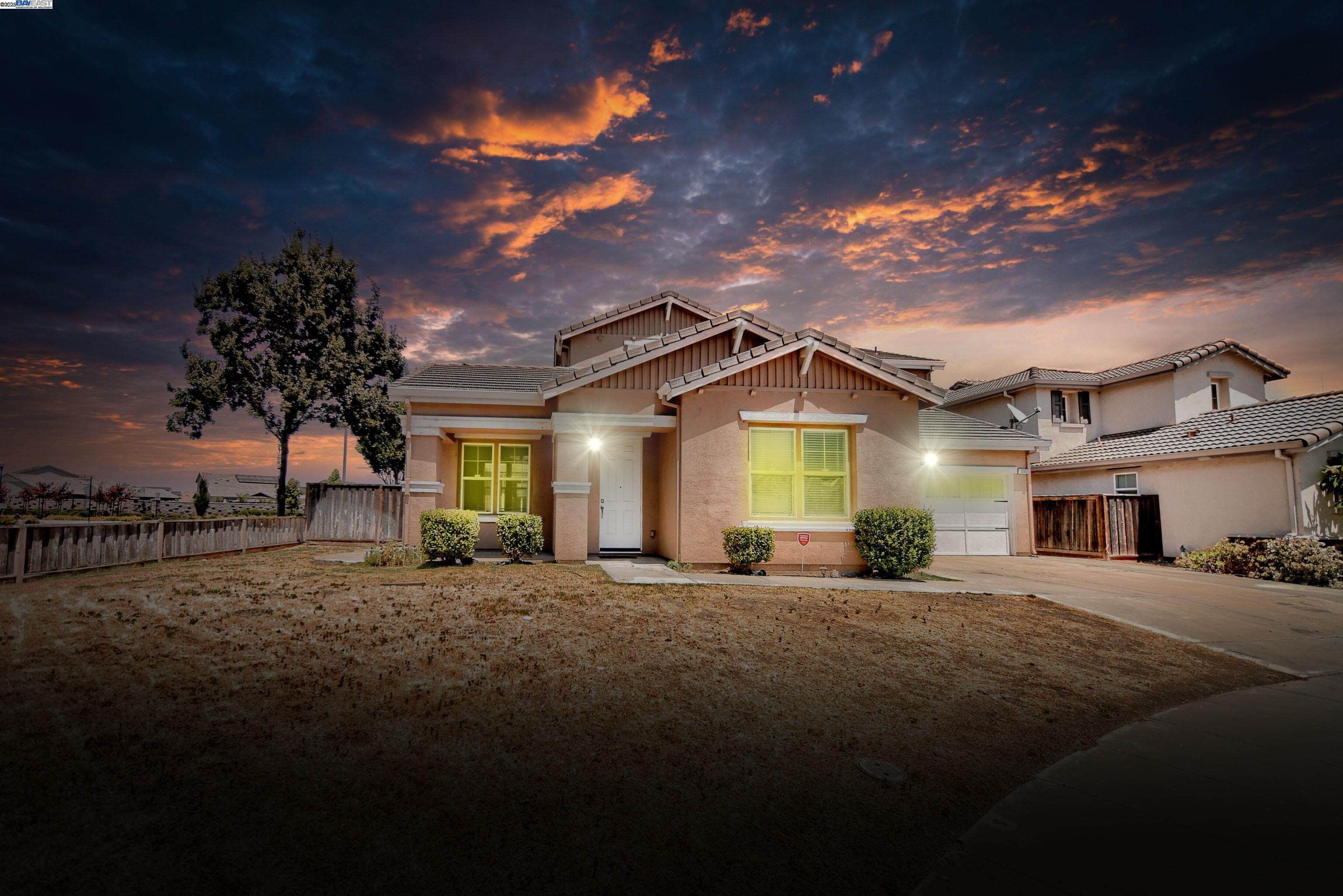 Detail Gallery Image 3 of 37 For 1069 Dry Creek Ct, Lathrop,  CA 95330 - 5 Beds | 3/1 Baths