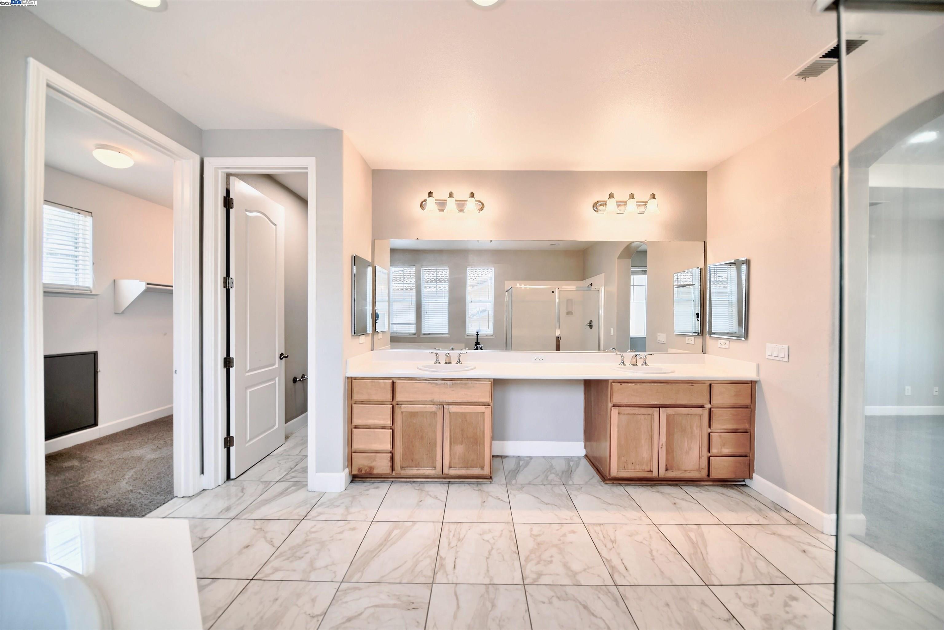 Detail Gallery Image 25 of 37 For 1069 Dry Creek Ct, Lathrop,  CA 95330 - 5 Beds | 3/1 Baths