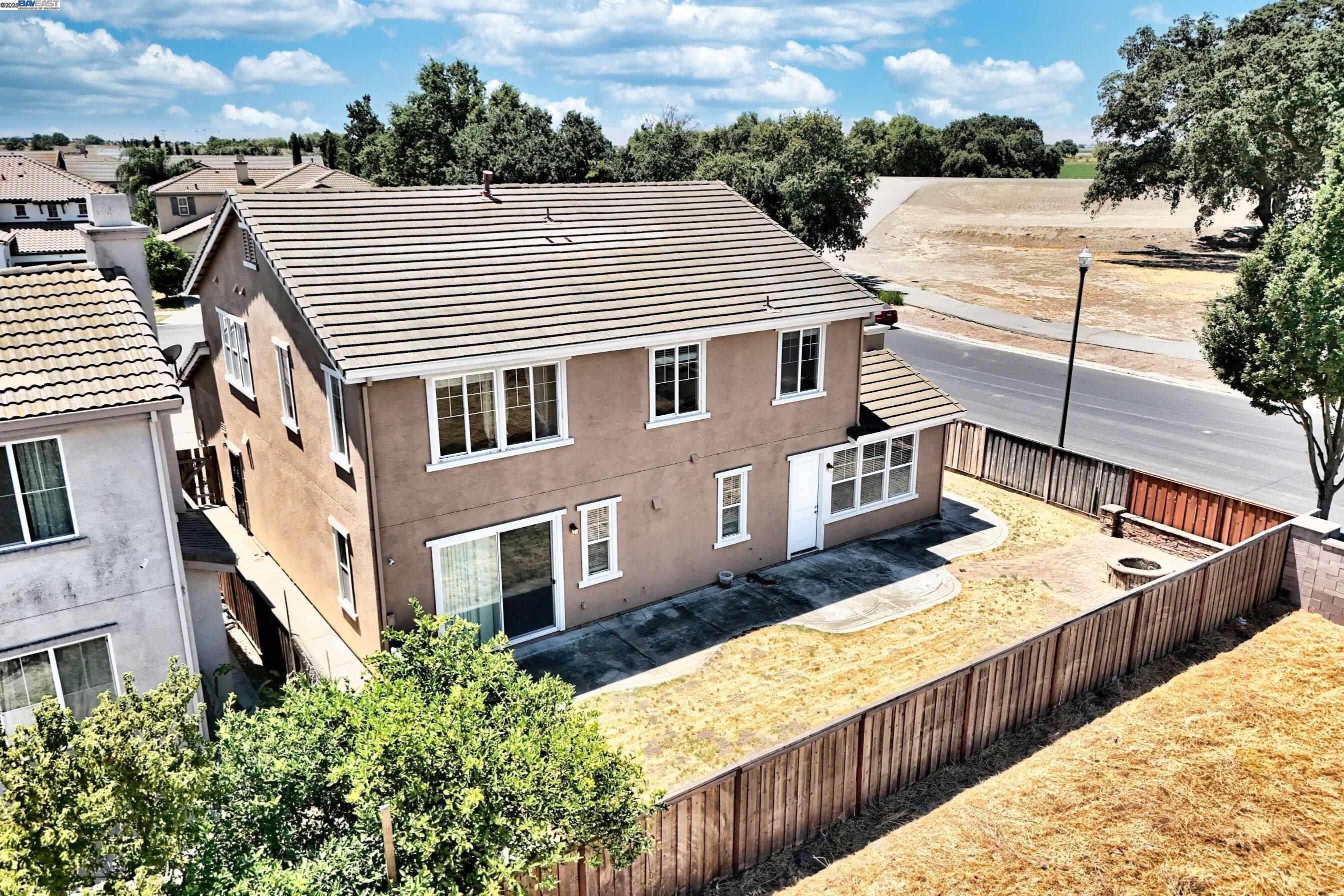 Detail Gallery Image 35 of 37 For 1069 Dry Creek Ct, Lathrop,  CA 95330 - 5 Beds | 3/1 Baths