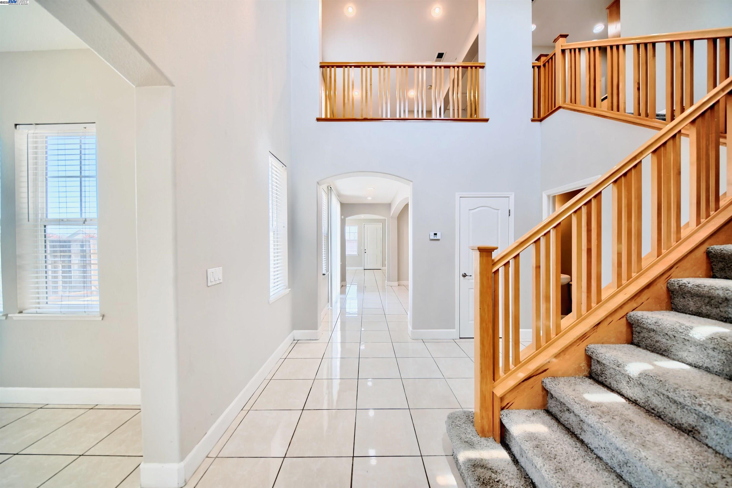 Detail Gallery Image 10 of 37 For 1069 Dry Creek Ct, Lathrop,  CA 95330 - 5 Beds | 3/1 Baths