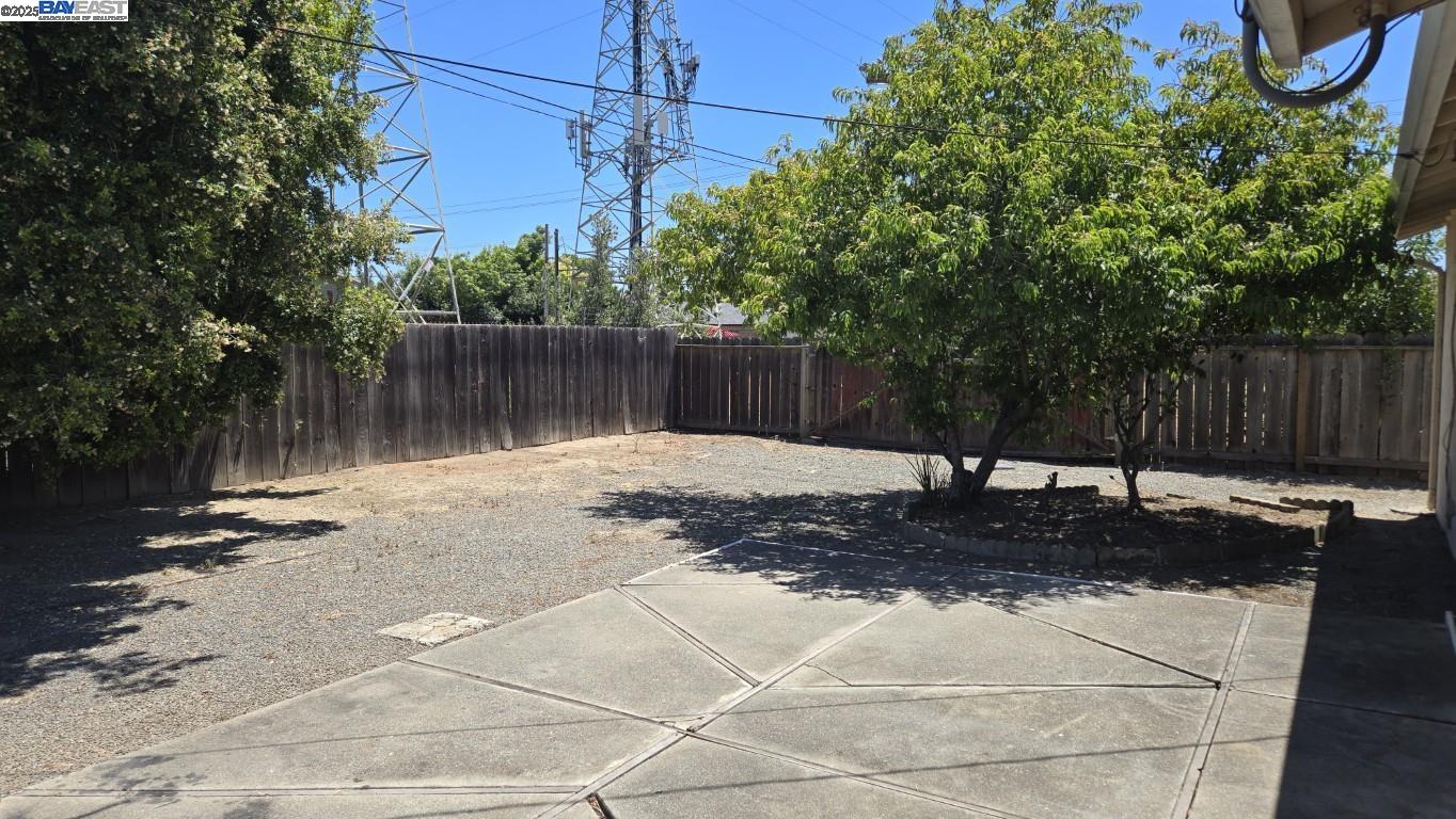 Detail Gallery Image 5 of 11 For 40622 Blacow Rd, Fremont,  CA 94538 - 3 Beds | 2 Baths
