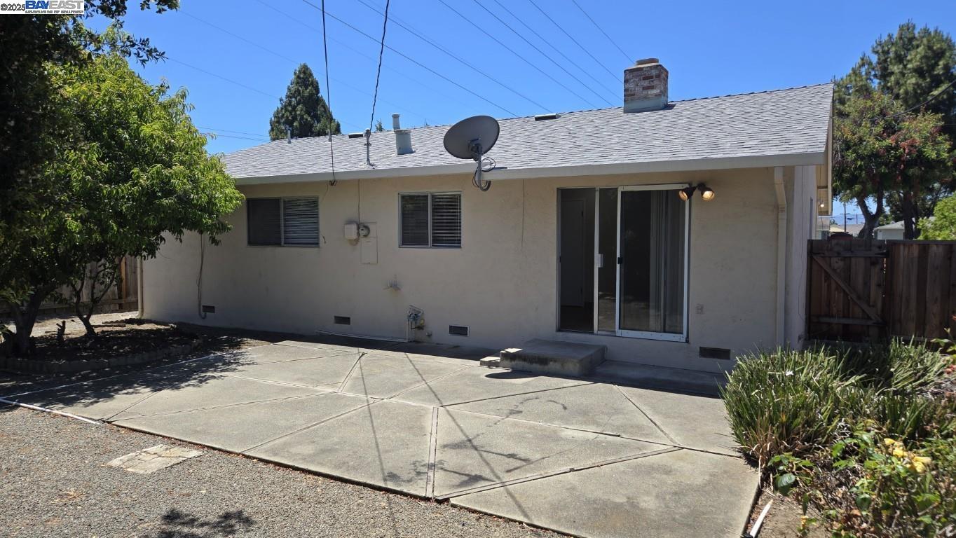 Detail Gallery Image 6 of 11 For 40622 Blacow Rd, Fremont,  CA 94538 - 3 Beds | 2 Baths